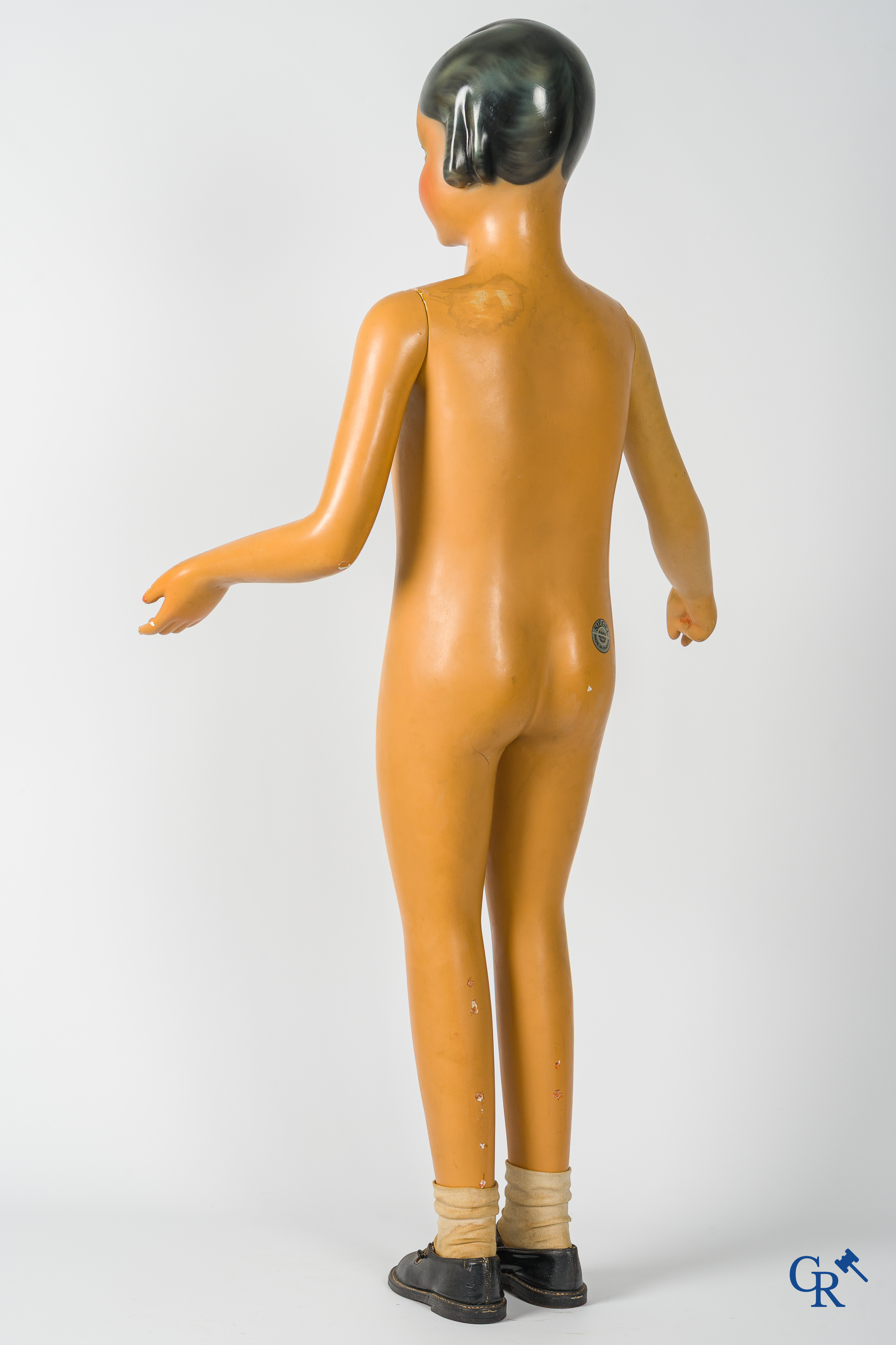 Siegel Paris, Art Deco etalagepop van een meisje in plaaster. Jaren '30. Gemerkt Siégel Paris, Made in France.
