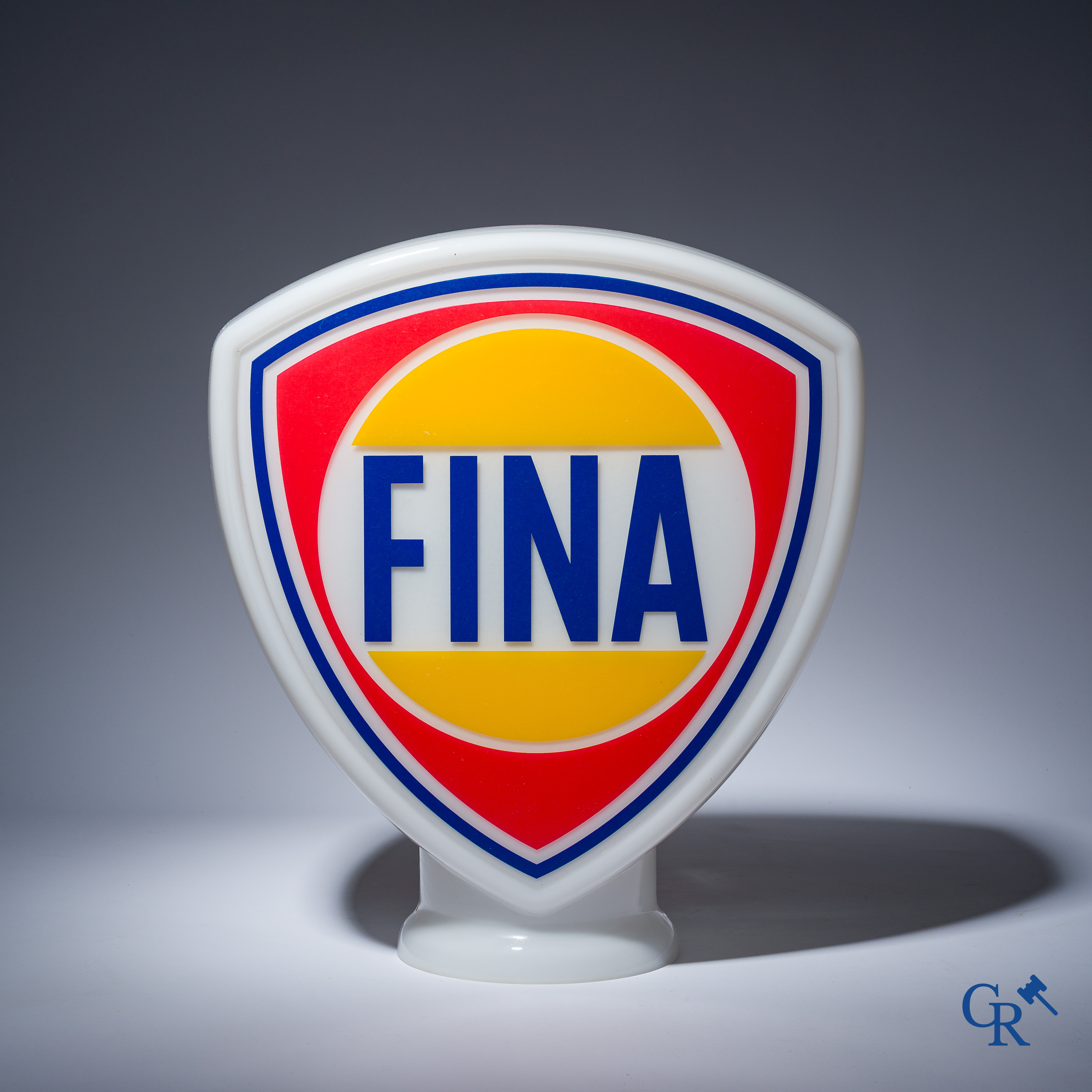 Automobilia, Fina. Originele verlichtingsglobe voor een benzinepomp in witte opaline. '50 er jaren.