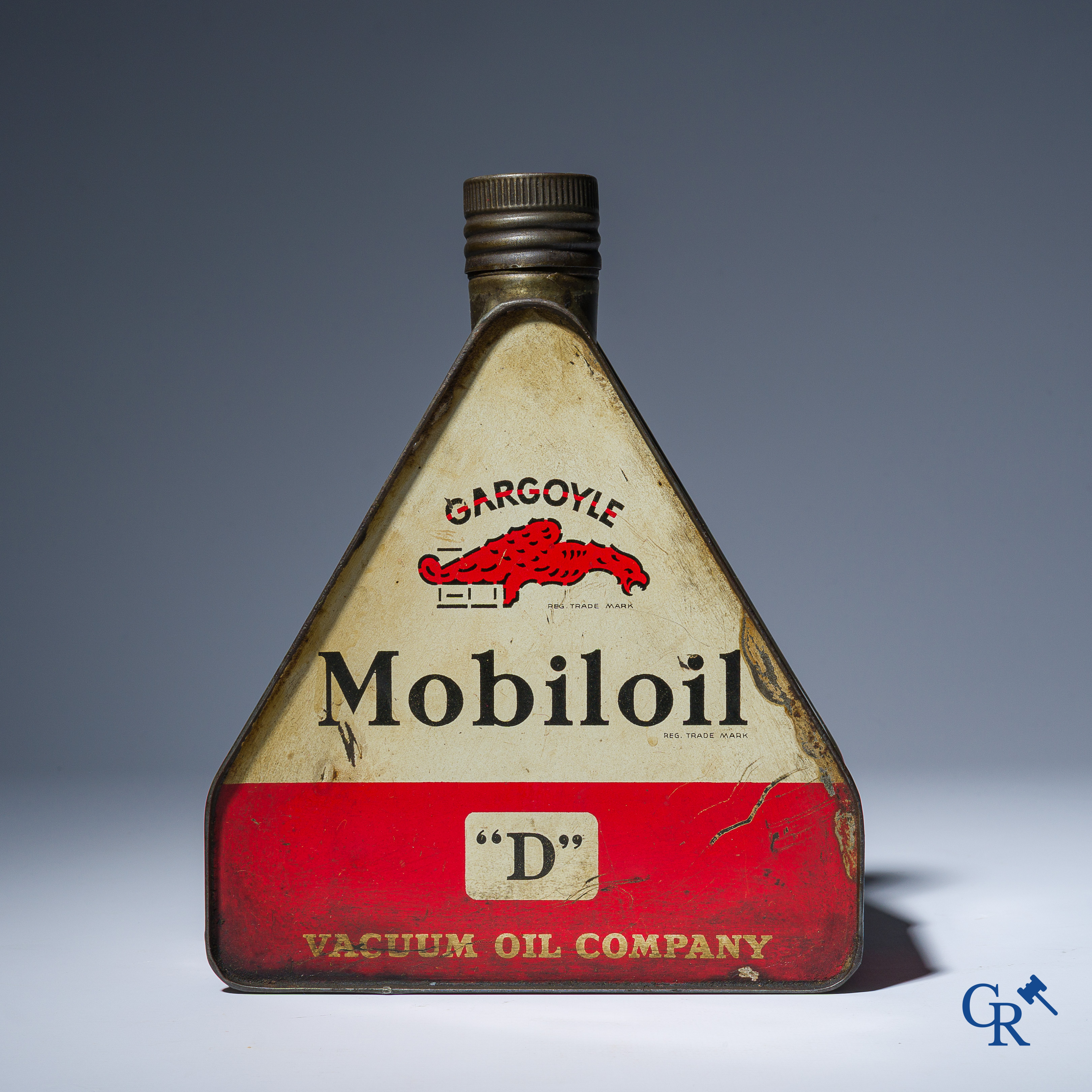 Cargoyle, Mobiloil. Driehoekig olieblik voor motorolie van de Vacuum Oil Company. 1 Liter. Jaren '20-'30.
