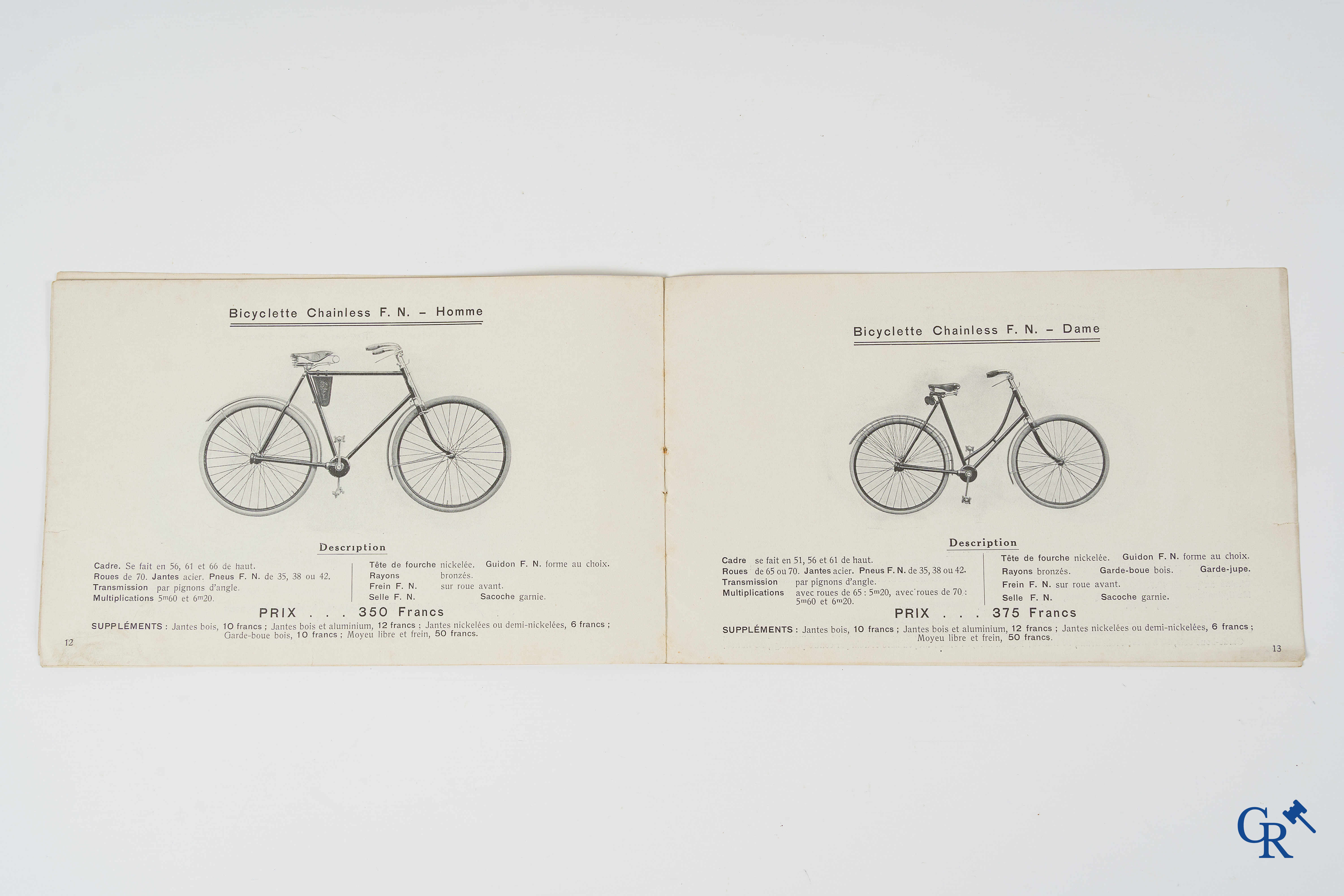 FN. Fabrique Nationale, Publiciteitsfolder voor fietsen, motorfietsen en auto's van F.N. Circa 1910.