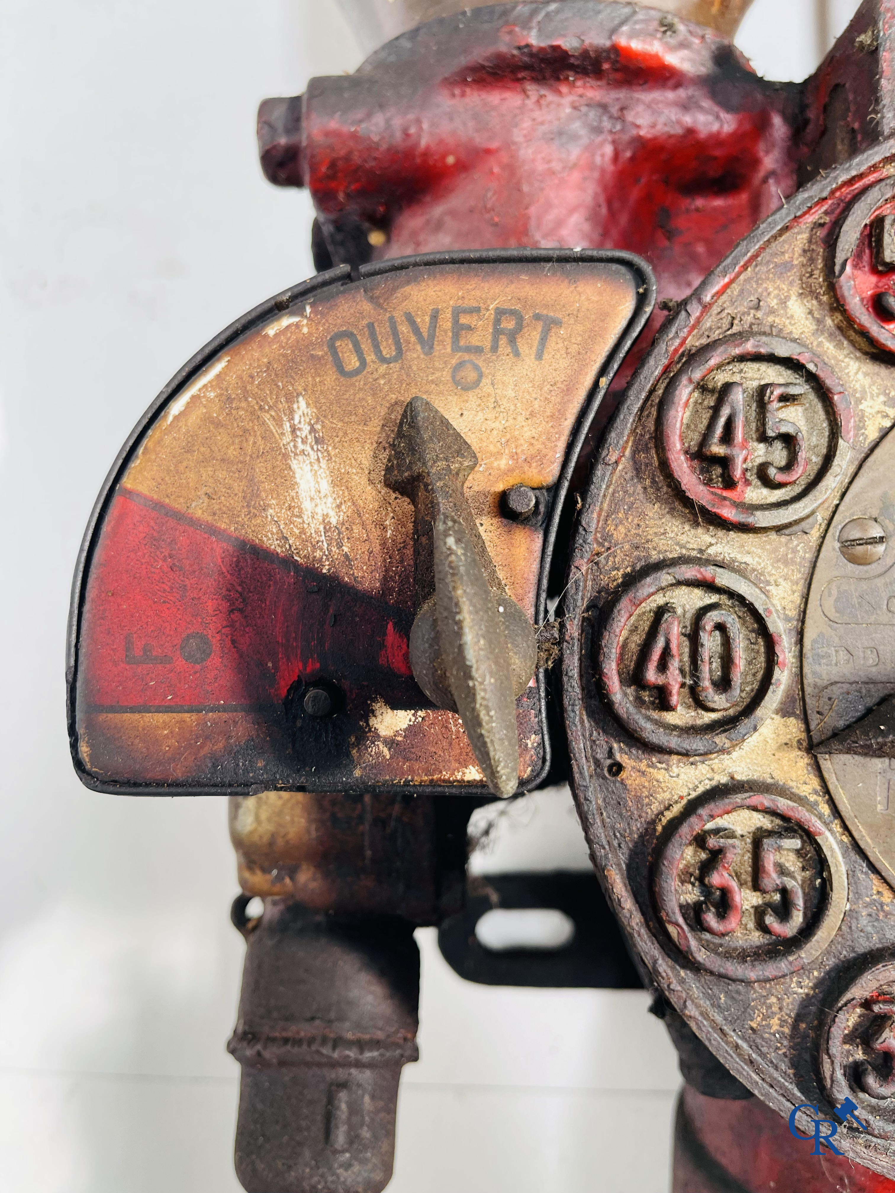 Automobilia. 20'er jaren benzinepomp in originele staat met globes in glas. Carbox S.A.