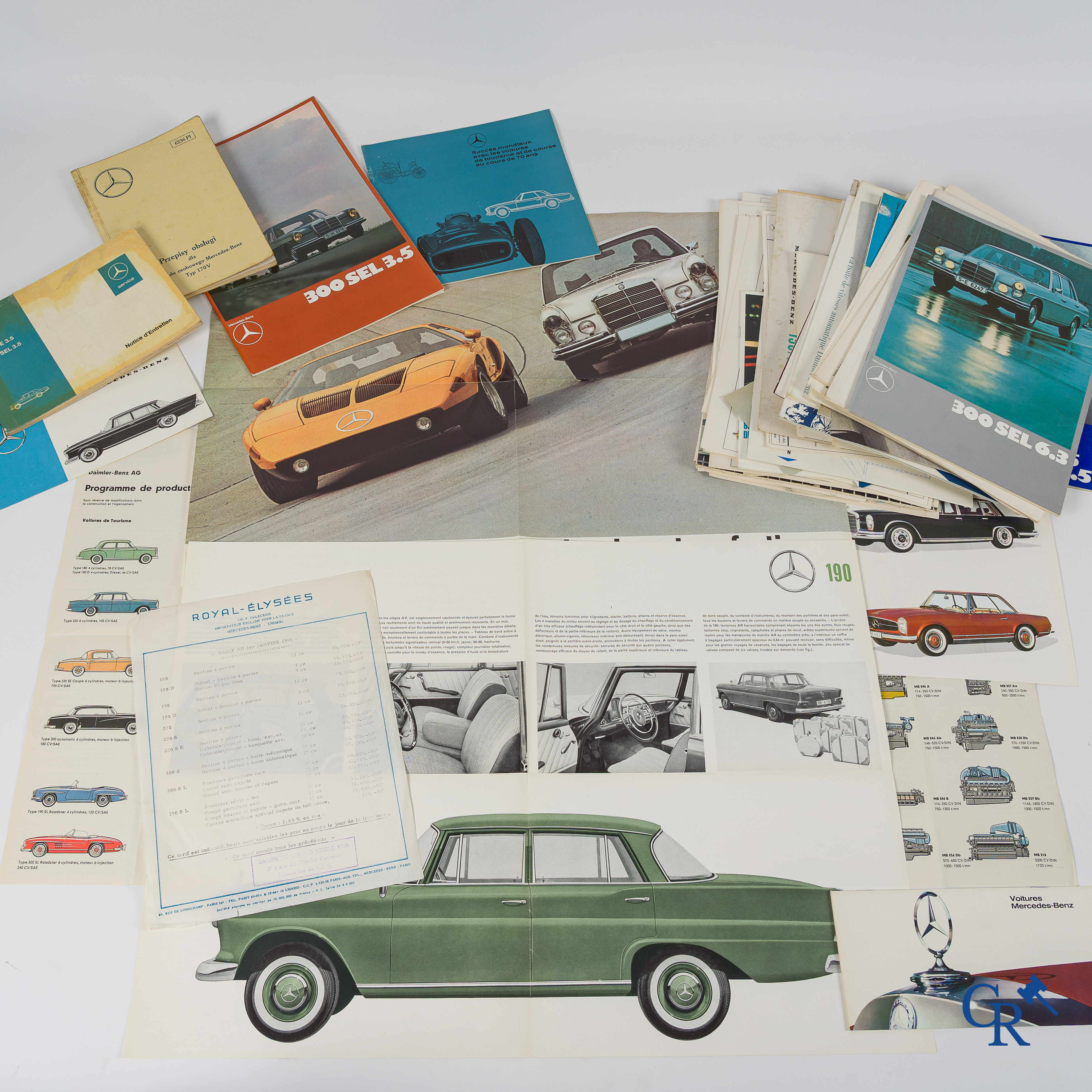 Automobilia. Mercedes Benz. Interessant en uitgebreid lot publiciteitsfolders en documentatie.