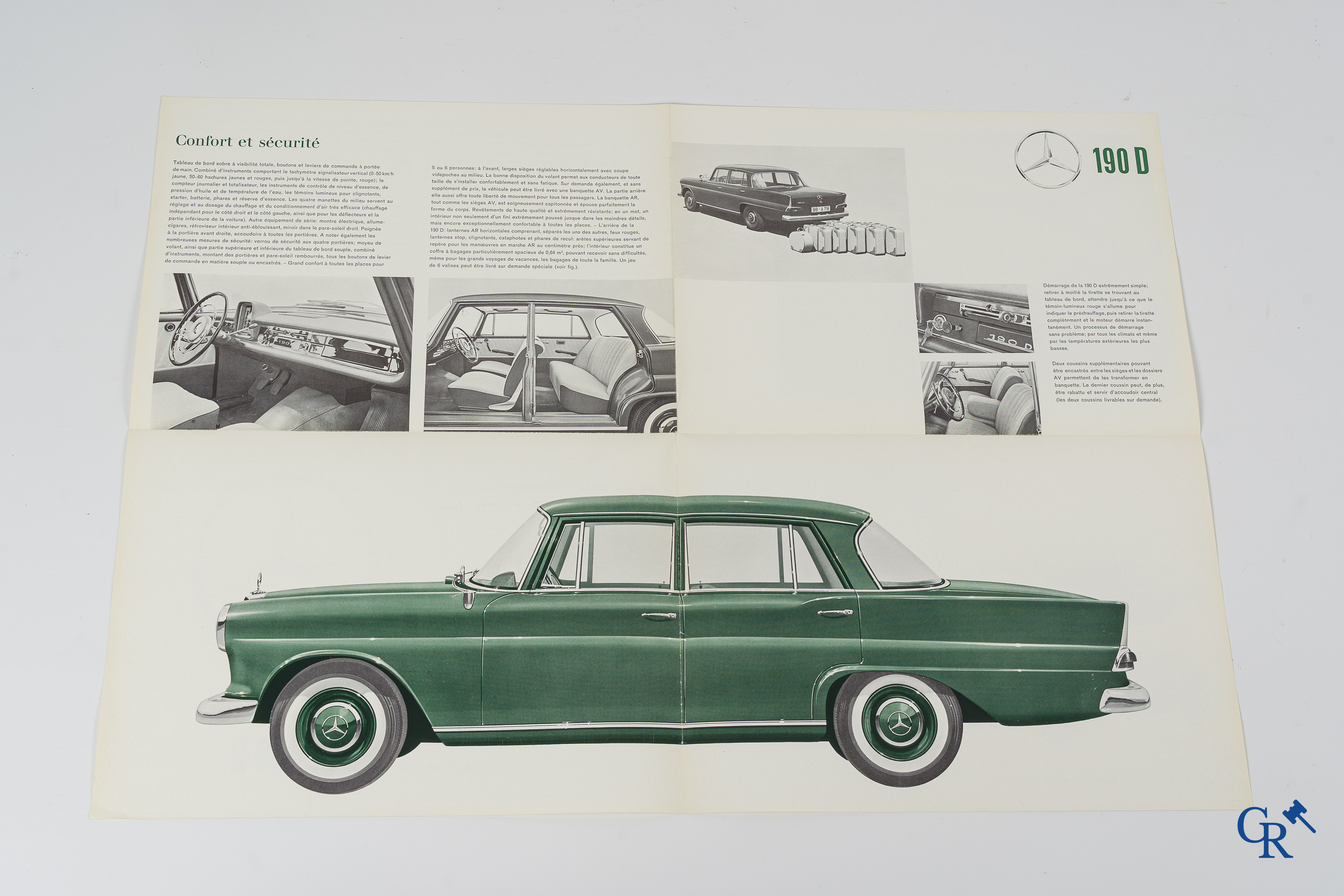 Automobilia. Mercedes Benz. Lot met 5 luxe catalogen of publiciteitsfolders voor diverse modellen.