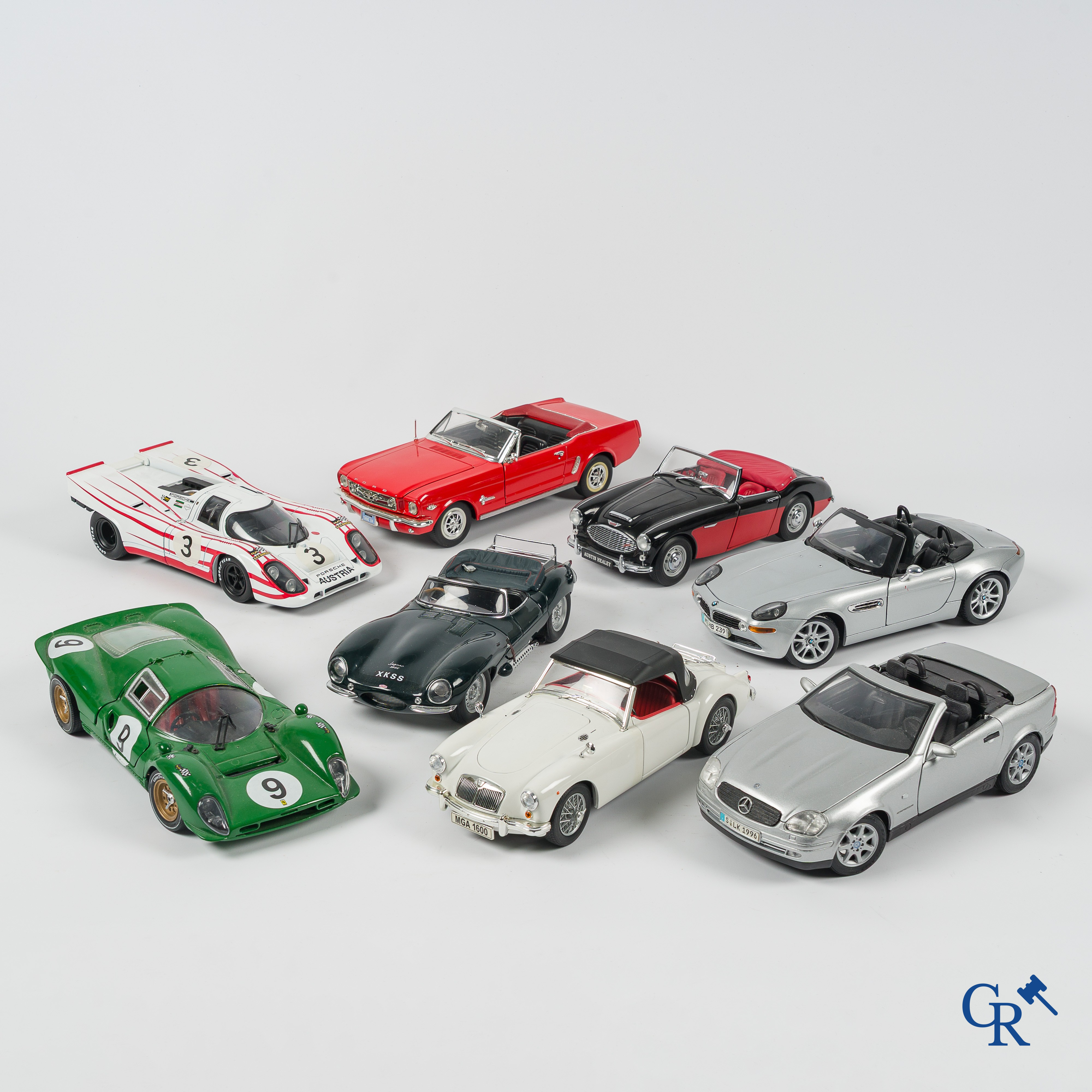 Automobilia. 8 schaalmodel auto's 1/18, Kyosho, Maisto, Revell, Universal Hobbies.