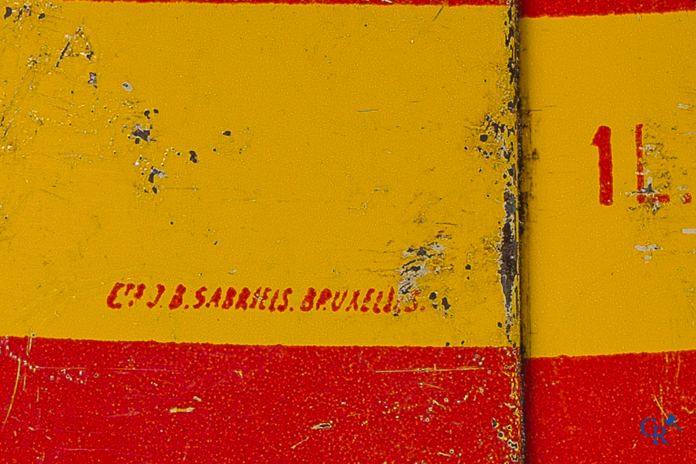 Shell Motor Olie. 2 olieblikken. Shell Donax U 1L. conisch, en Shell Selfmixing 2 Takt. Jaren '40-'50.