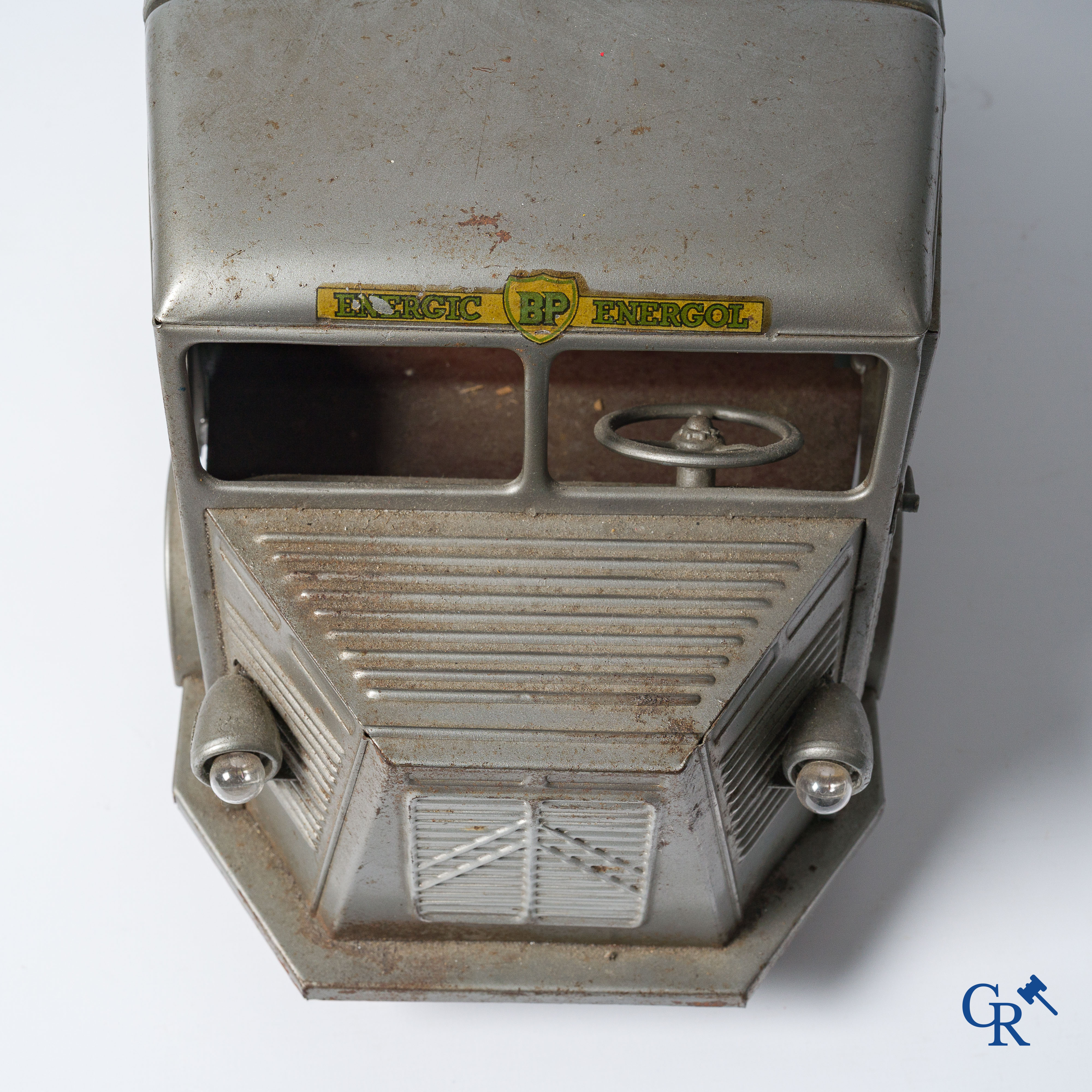 JRD, Made in France. Citroën Type H in grijs gelakt metaal met publiciteit voor Energic BP Energol. Jaren '50.