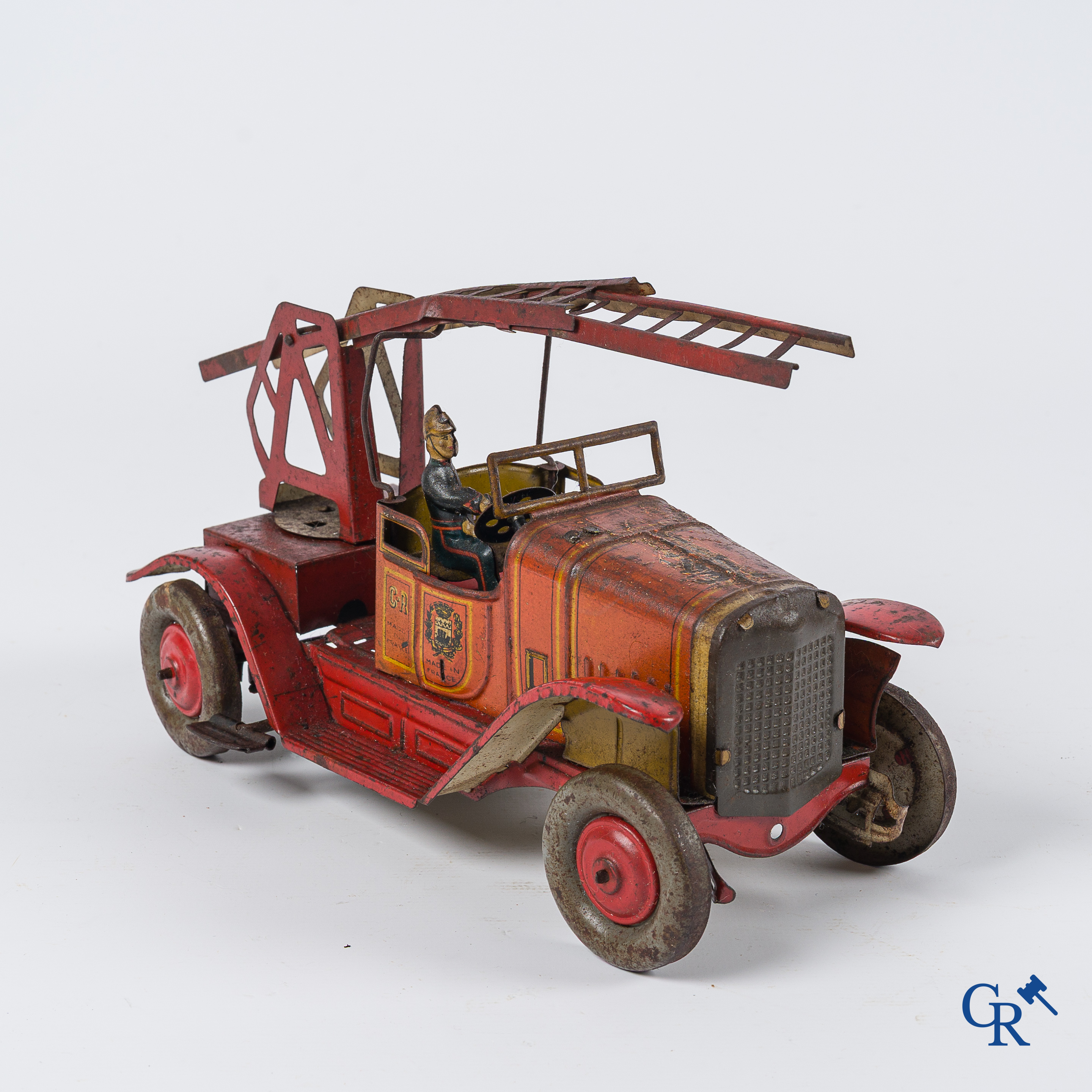 Oud speelgoed. Charles Rossignol, Frankrijk. Brandweerwagen in beschilderd blik.