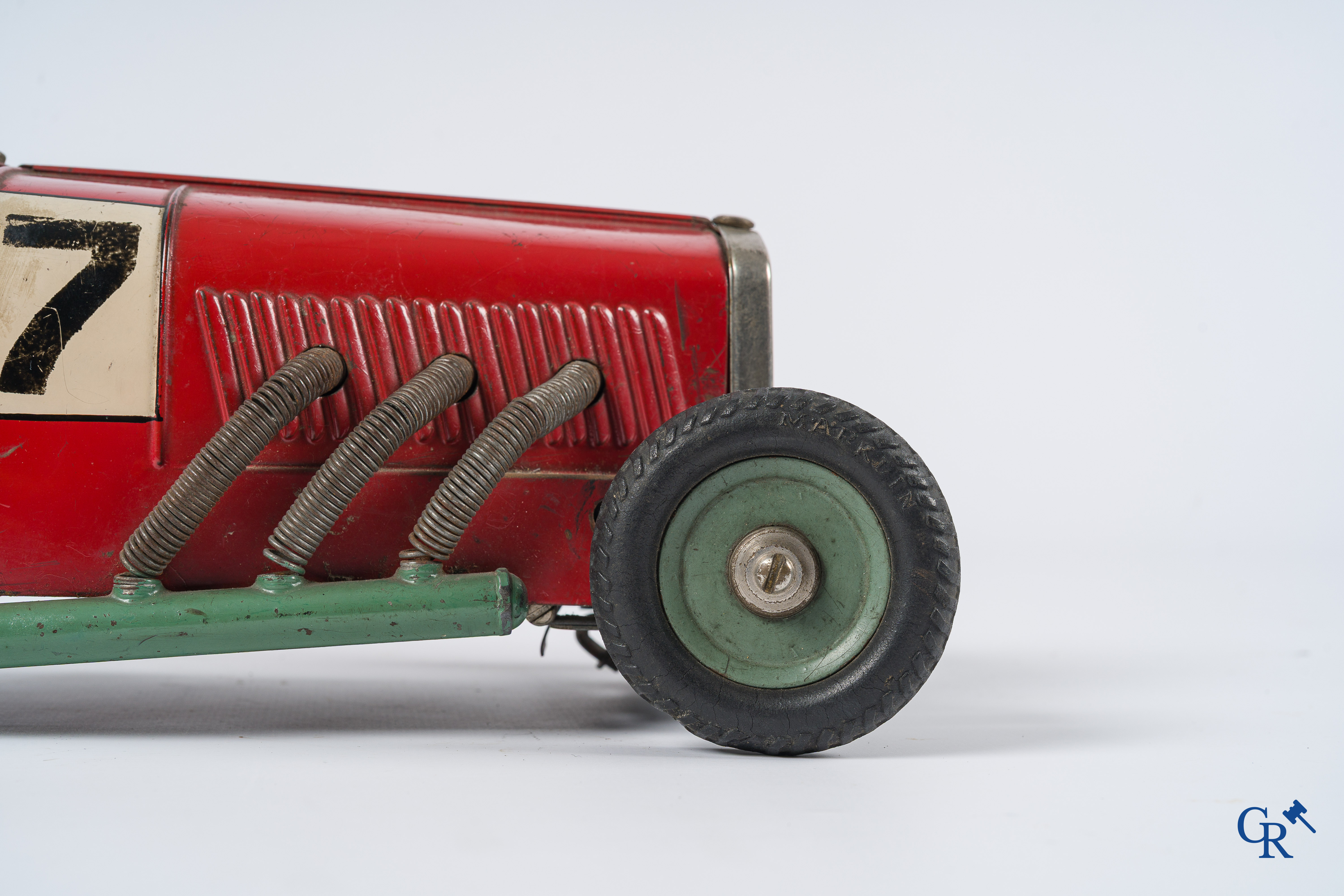 Märklin. Oud speelgoed. Originele opwindbare Mercedes modelauto in beschilderd blik. 30'er jaren.