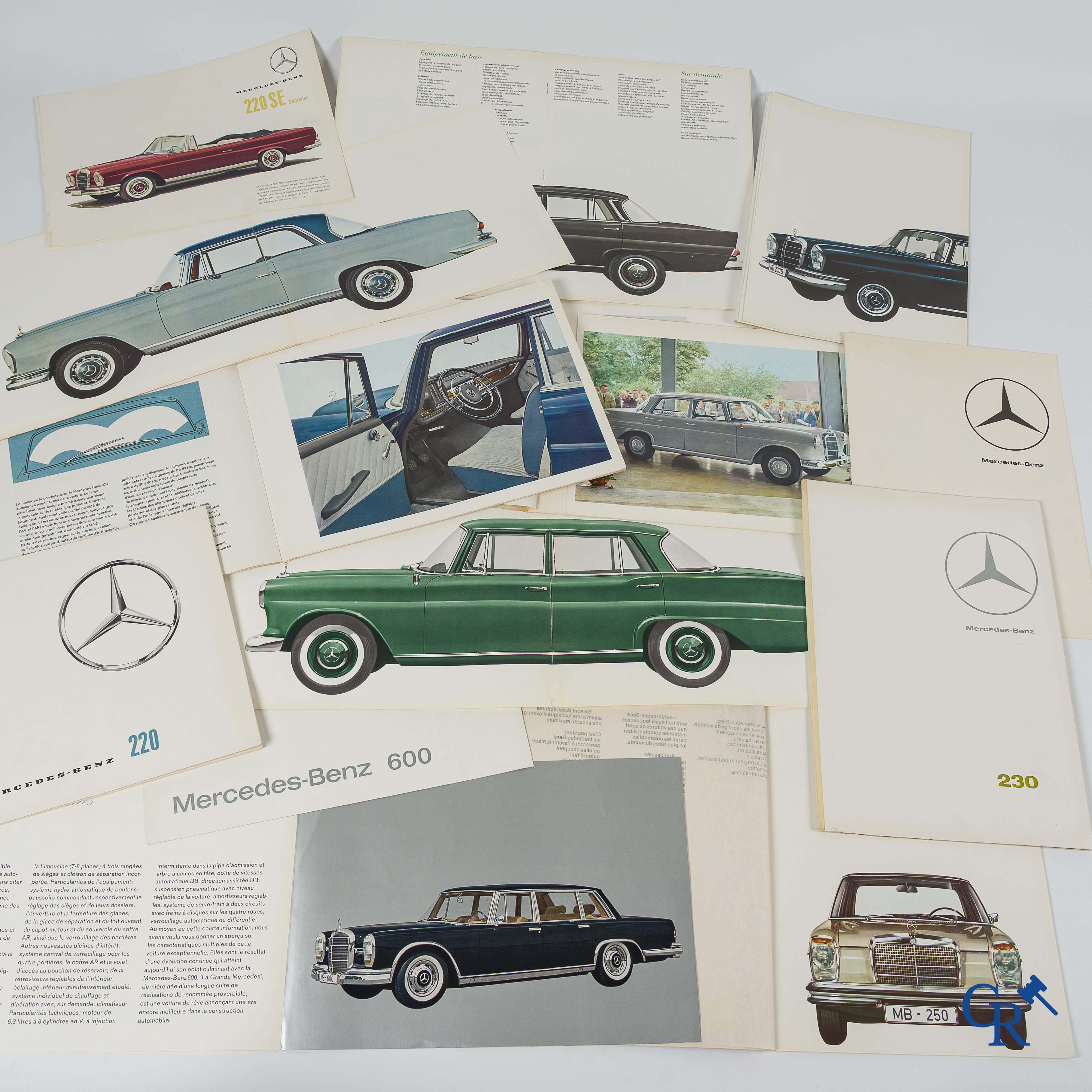 Automobilia. Mercedes Benz. 11 originele luxe publiciteitsfolders.