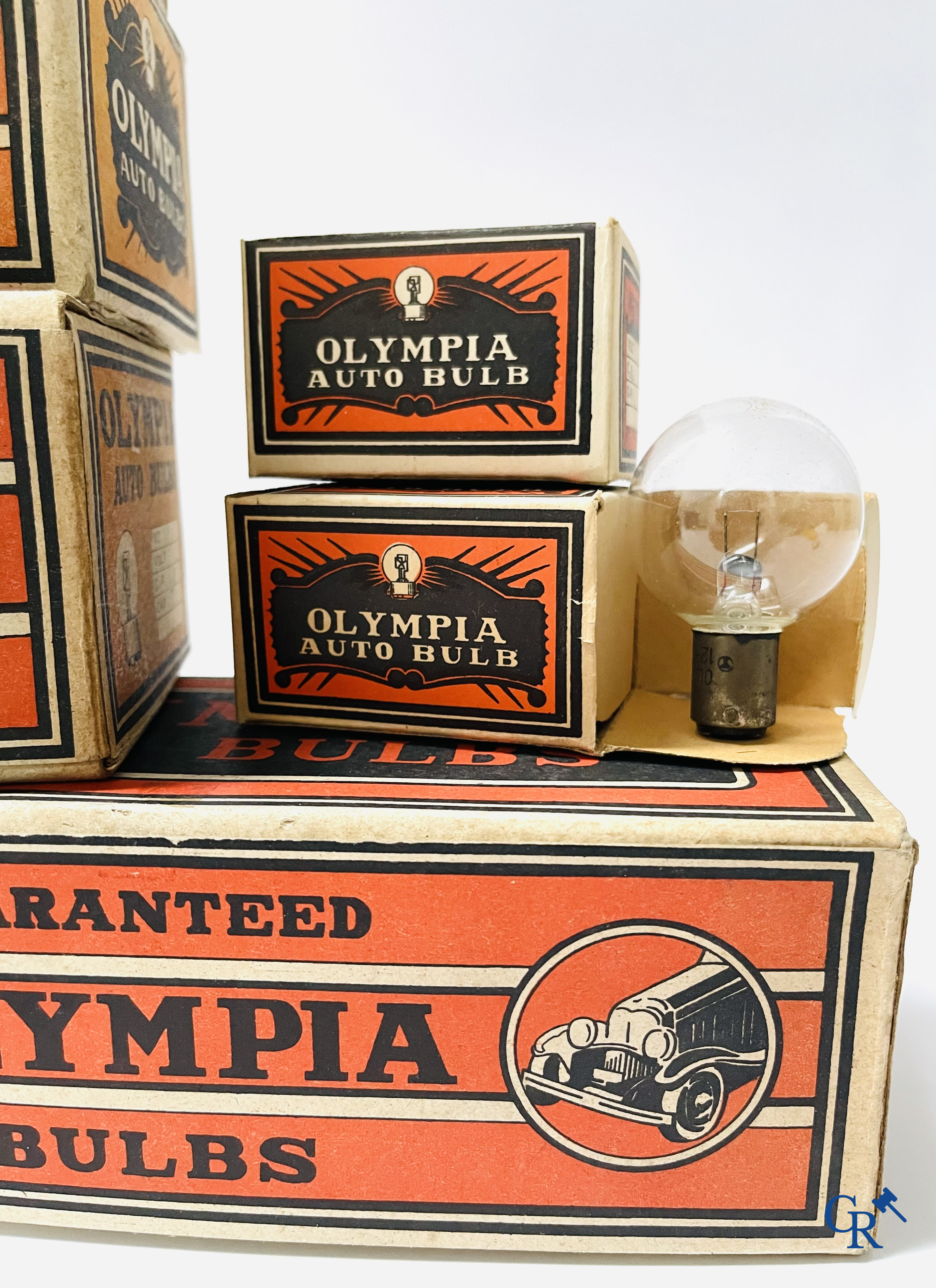 Automobilia, Olympia Auto Bulbs, een lot met 40 autolampen in originele verpakking uit de 30'er jaren.