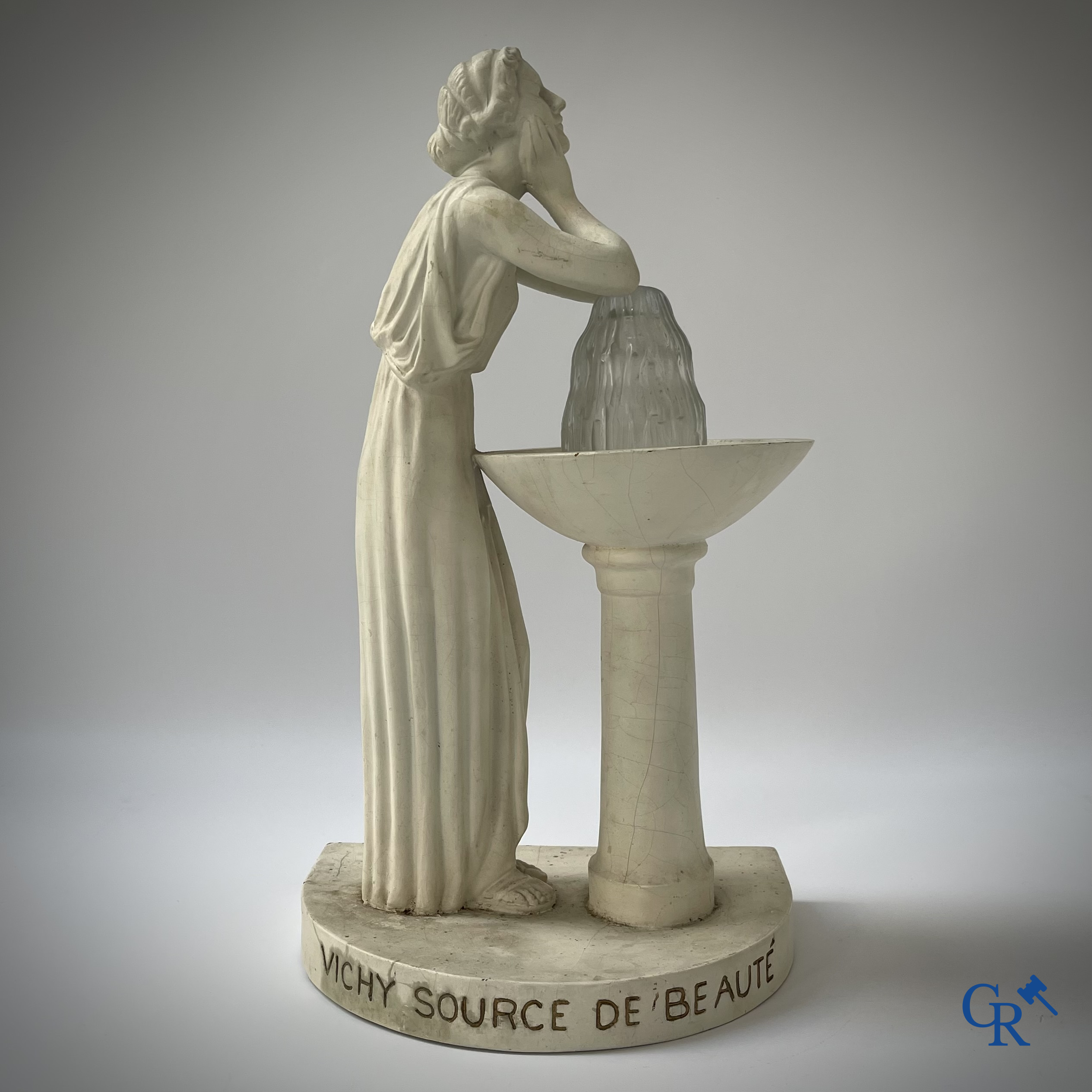 Vichy, Source de beauté. Lamp in papier-maché opgelegd met gepatineerd plaaster. Vroege uitvoering circa 1930-40.