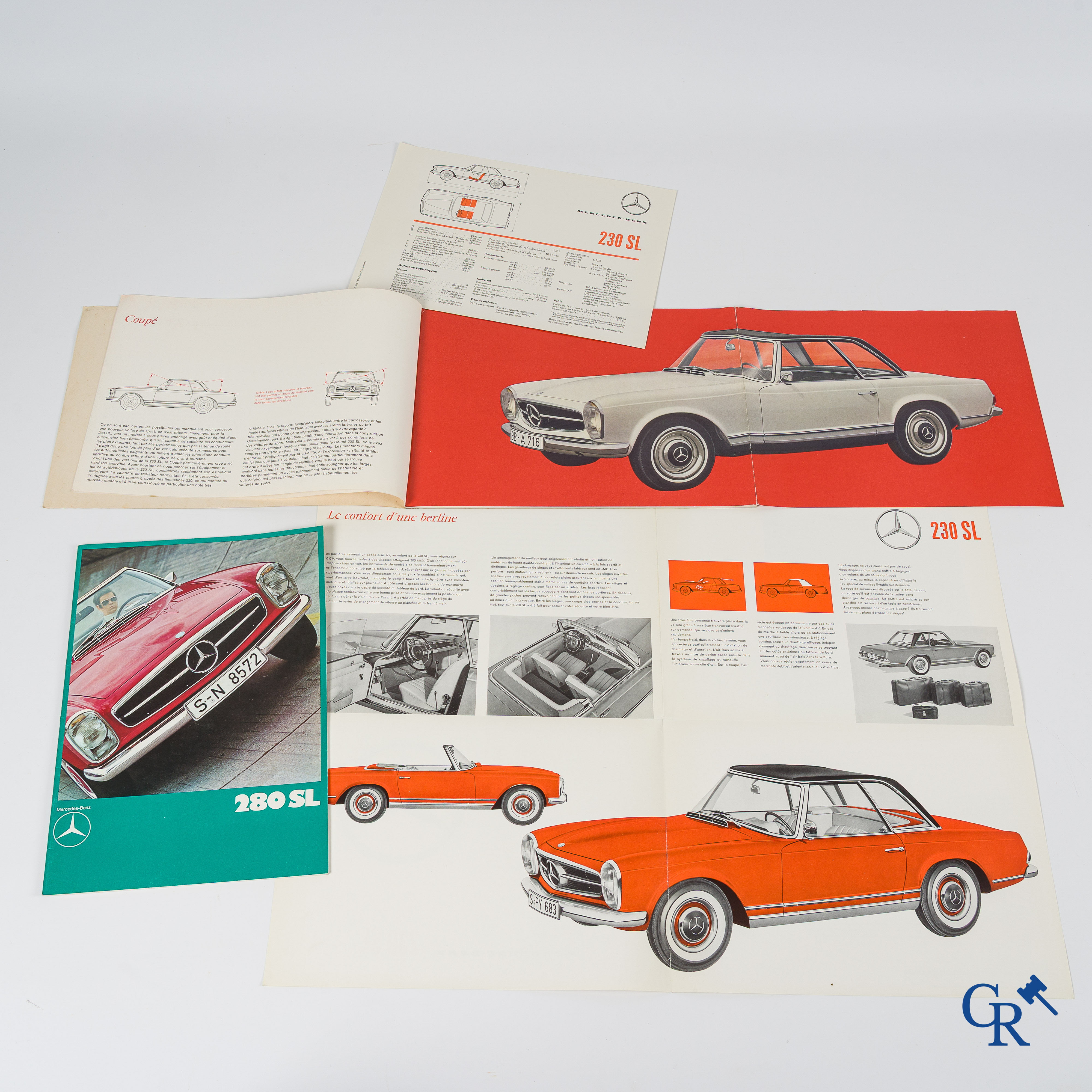 Automobilia. Mercedes Benz. 3 originele luxe catalogen of publiciteitsfolders voor de modellen 230SL en 280SL.