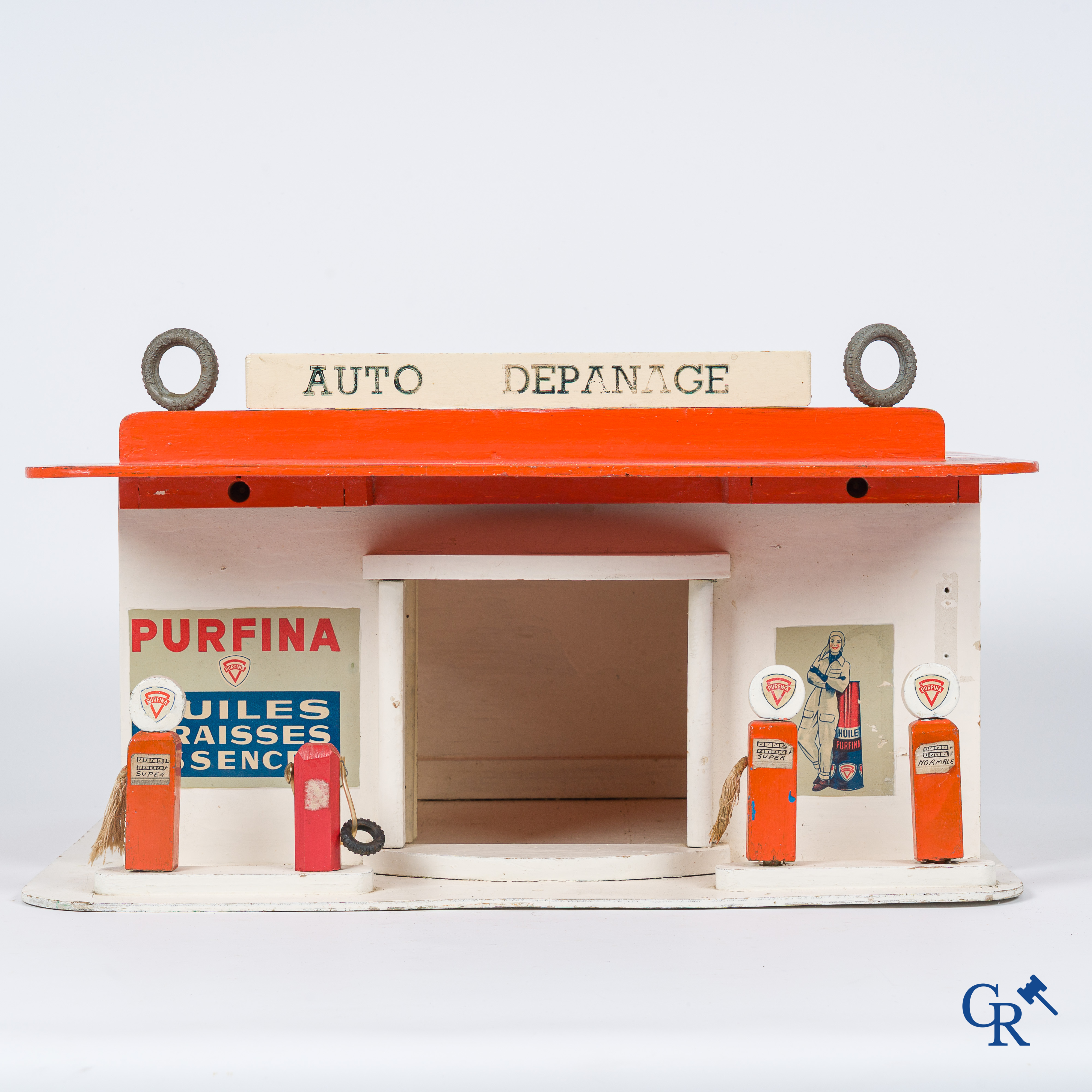 Purfina. Speelgoed garage met publiciteit voor de oliën, vetten en benzines van Purfina. Jaren '50.