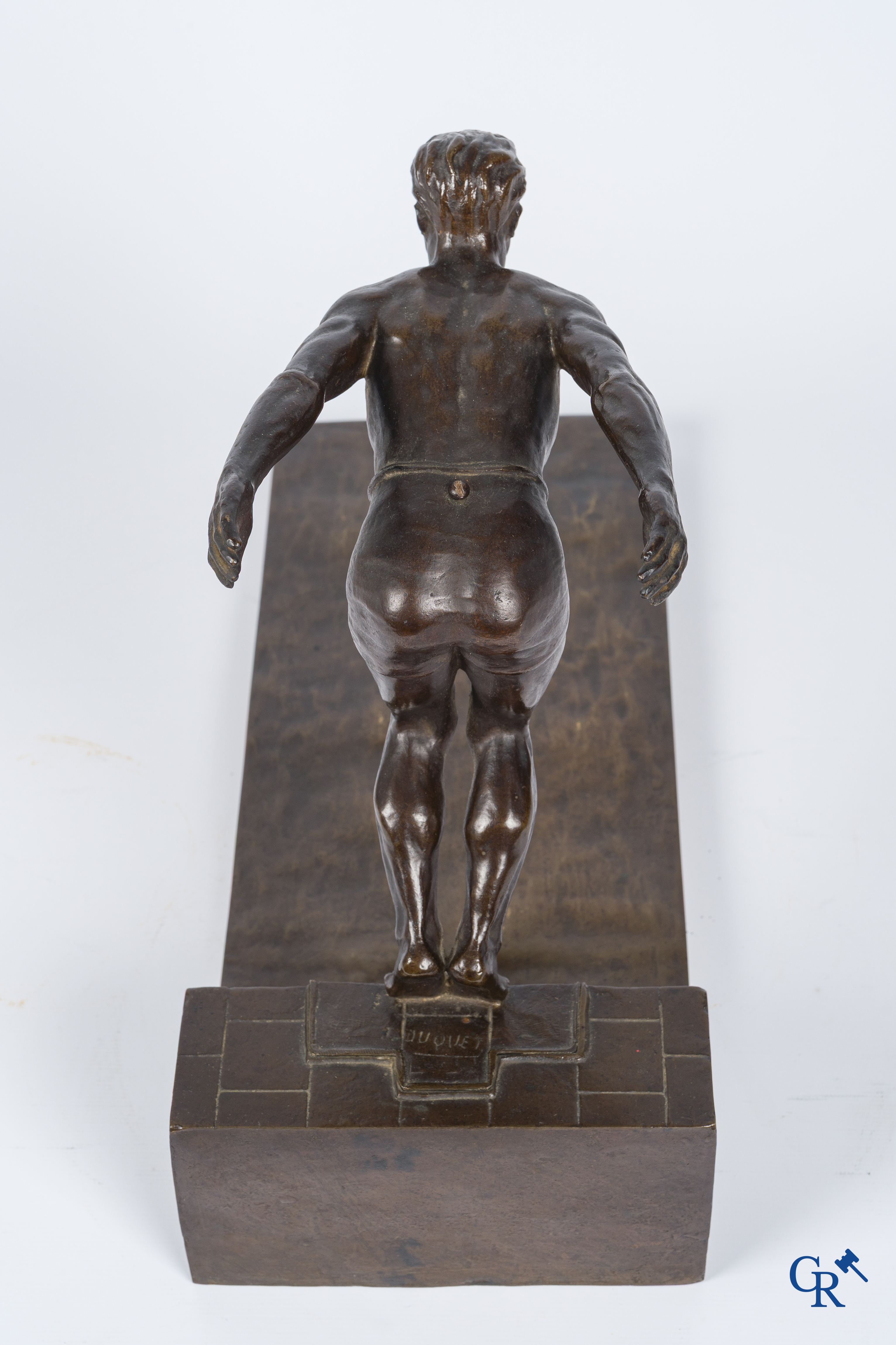 J. Duquet. Art Deco. Bronzen beeld van een zwemmer "De Duik" Bruine patina. Gesigneerd. Circa 1930.