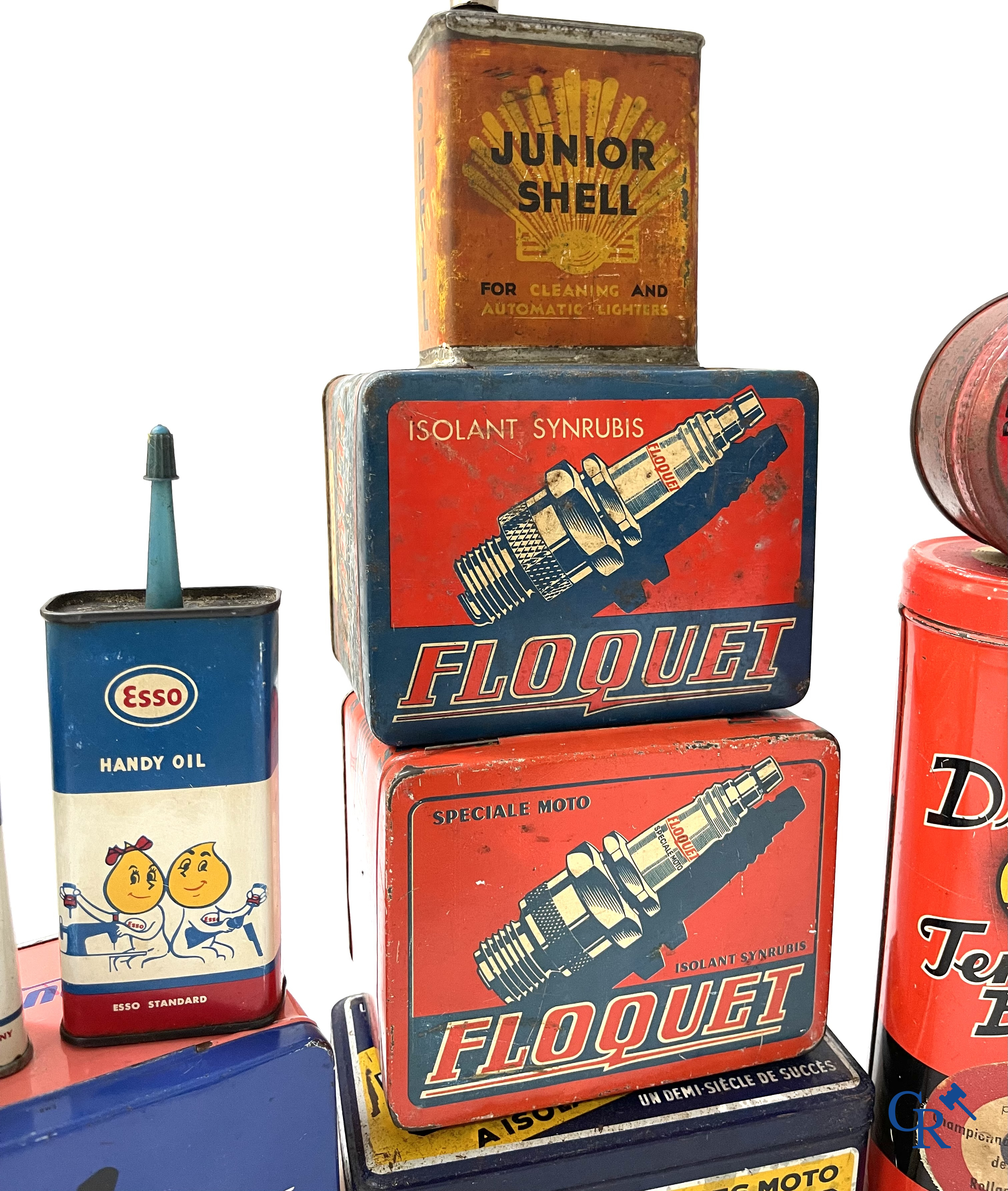 Automobilia. Groot lot olieblikken en andere i.v.m. fietsen, bougies, oliën en andere. Jaren '40-'50-'60.