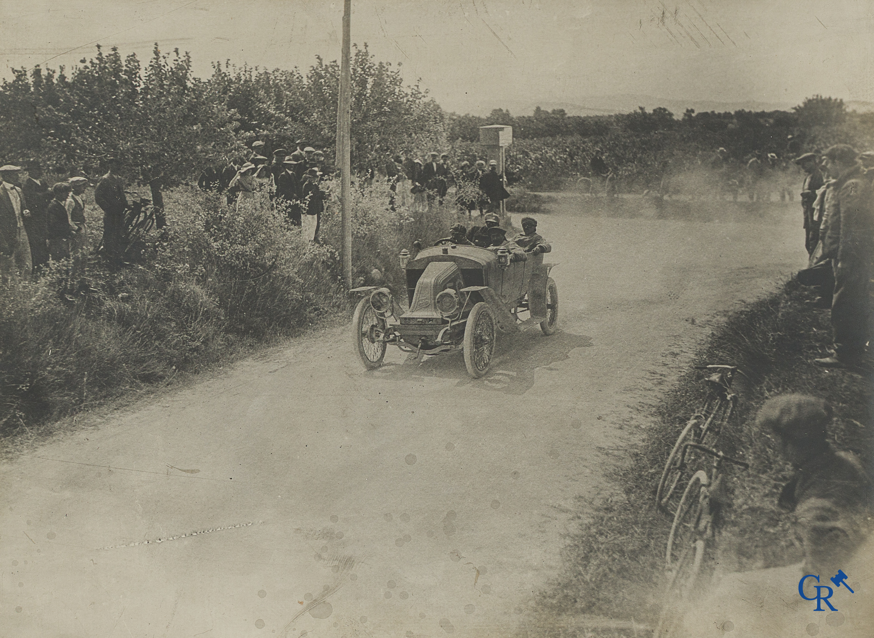 Automobilia. Fotografie. Uitzonderlijk grote foto van de autorace "de beklimming van de Mont Ventoux." Begin 1900.