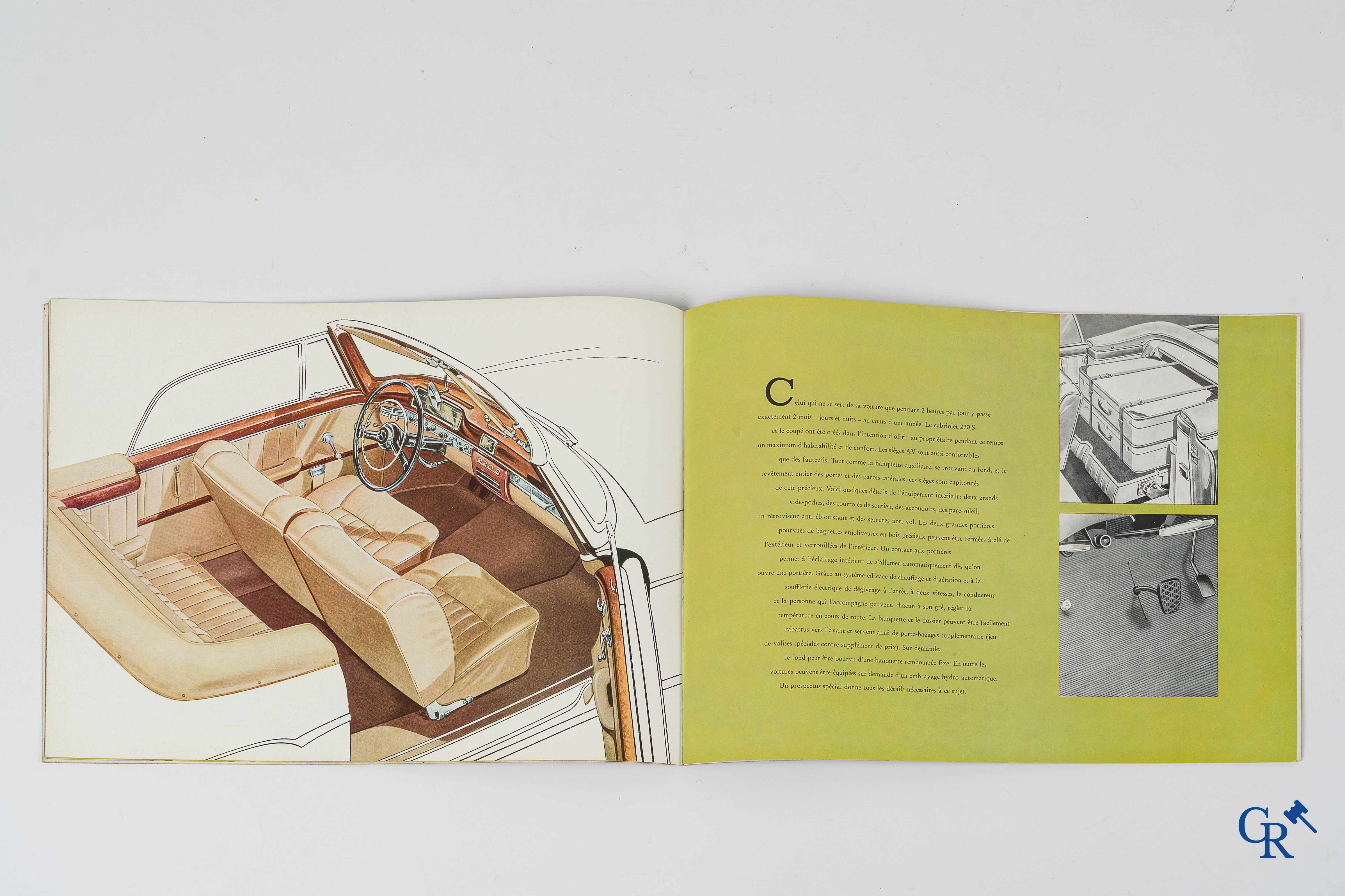 Automobilia. Mercedes Benz. Lot met 5 luxe catalogen of publiciteitsfolders voor diverse modellen.