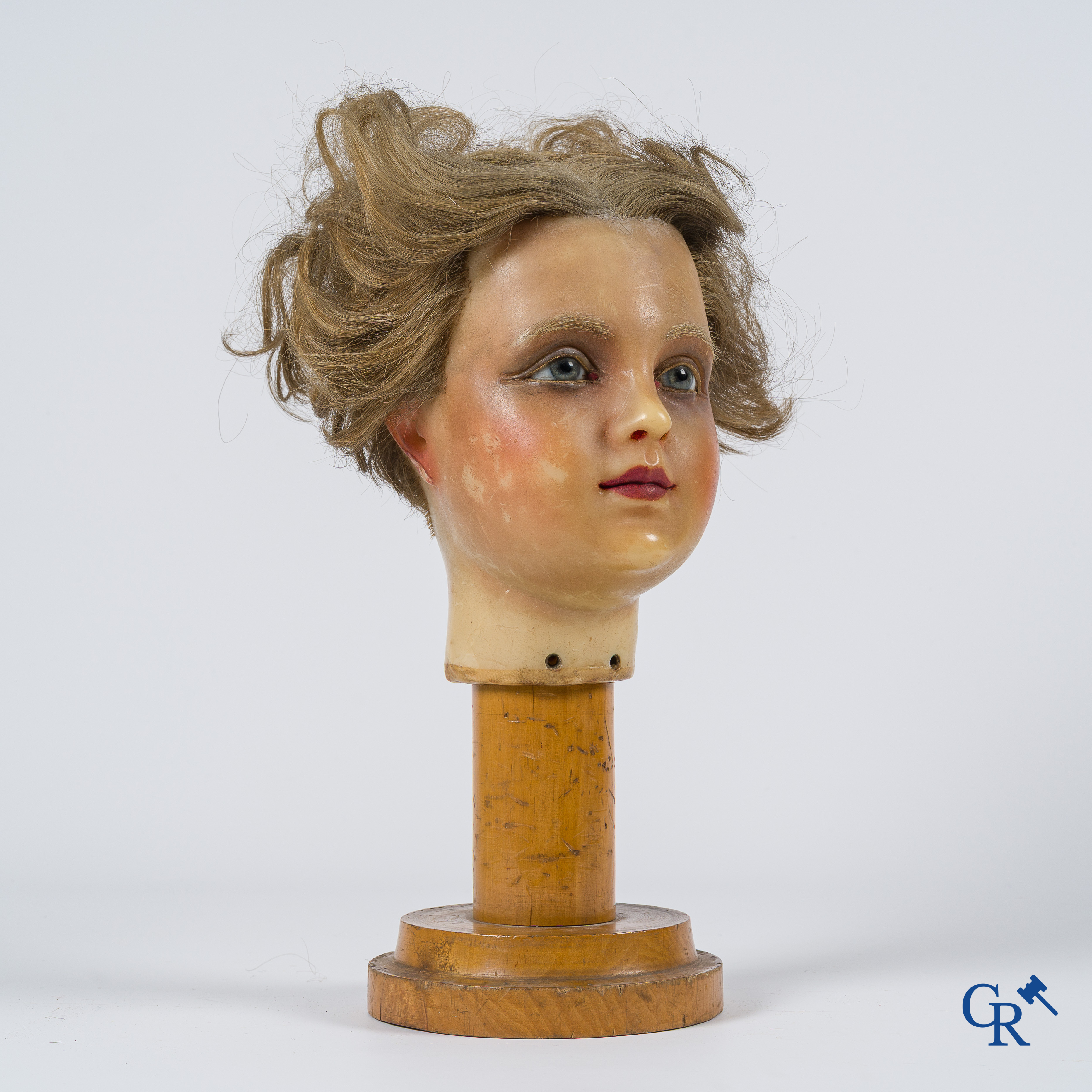 Hoofd in was met glazen ogen voor een kindermannequin. Hoogstwaarschijnlijk Pierre Imans. Circa 1900.