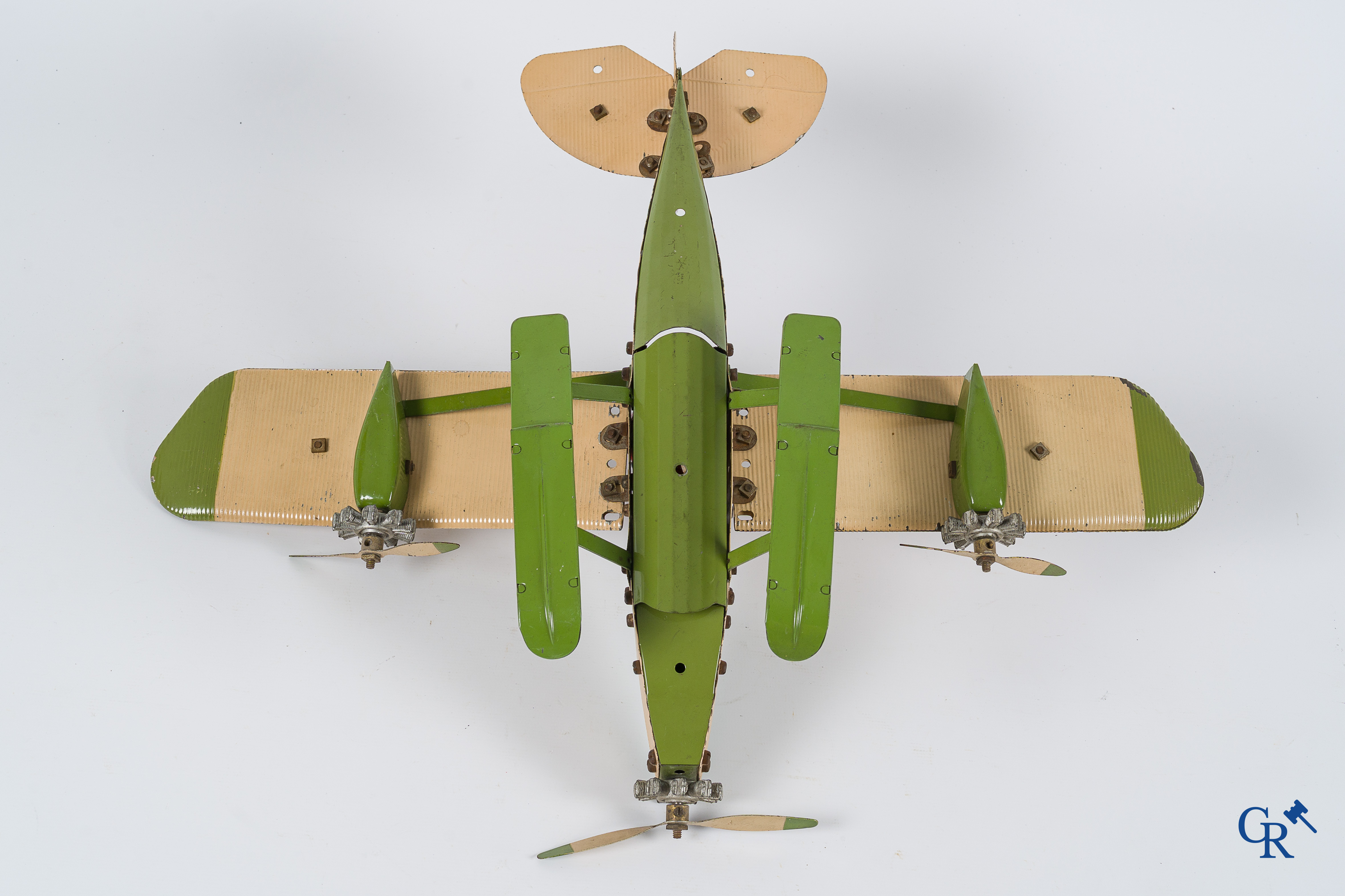 Oud speelgoed. Meccano Aeroplane Contstructor, watervliegtuig met originele piloot. Jaren '30.