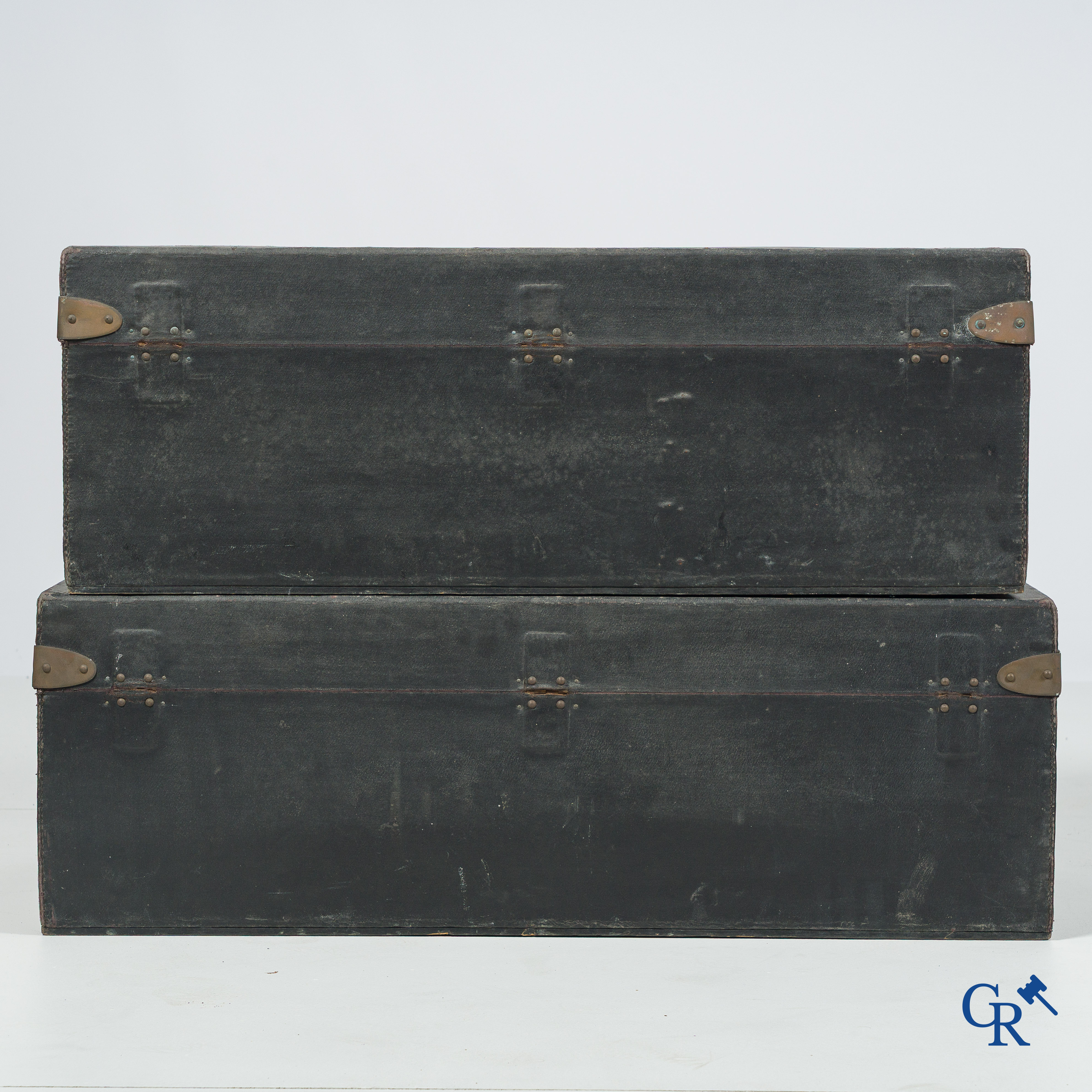 Malles Goyard, 233 Rue Saint Honoré, Paris. 2 Autokoffers in zwart leder. Circa 1930.