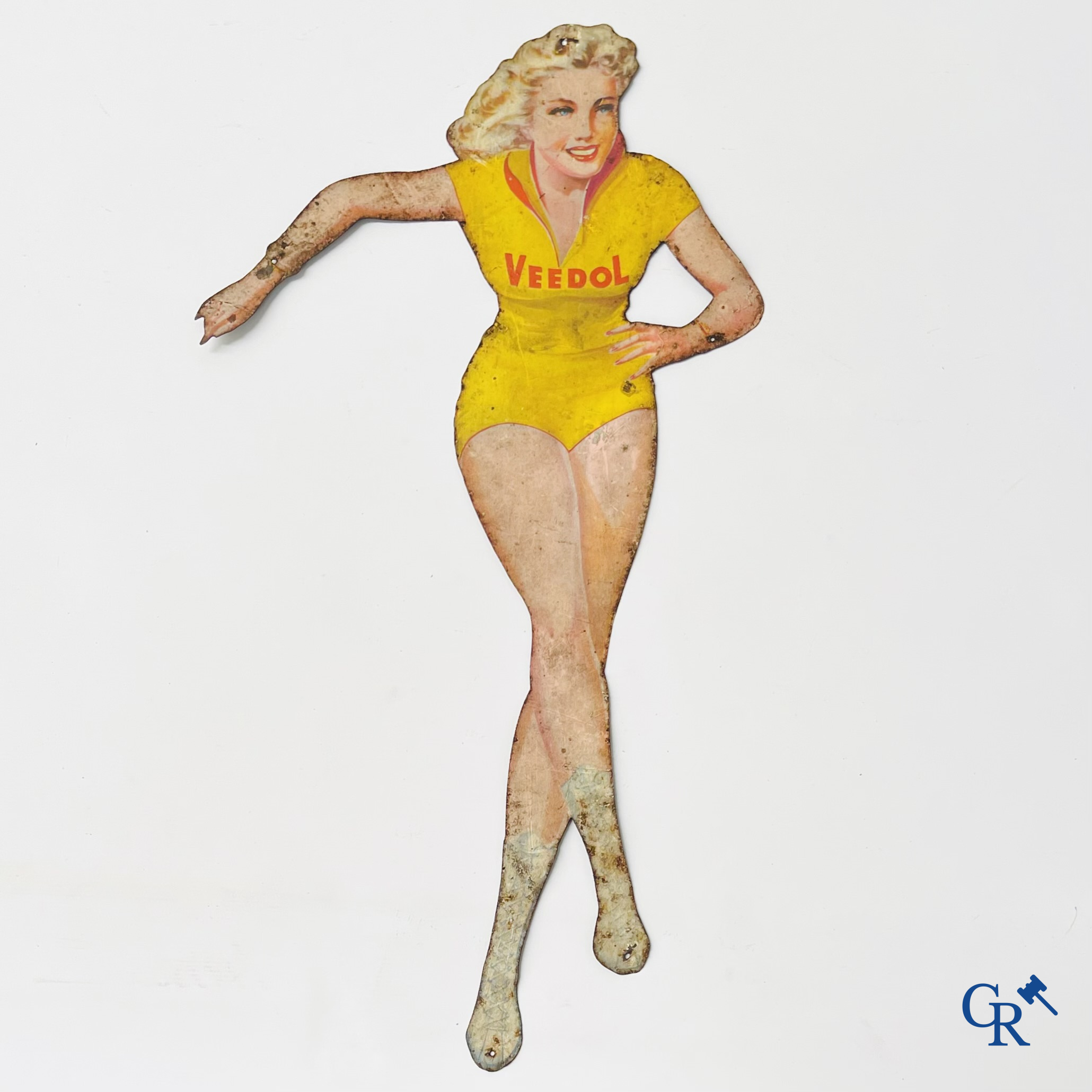 Veedol. Originele Pin up of Ice Skating girl in metaal. Publiciteit voor Veedol motor olie. Jaren '50-'60.