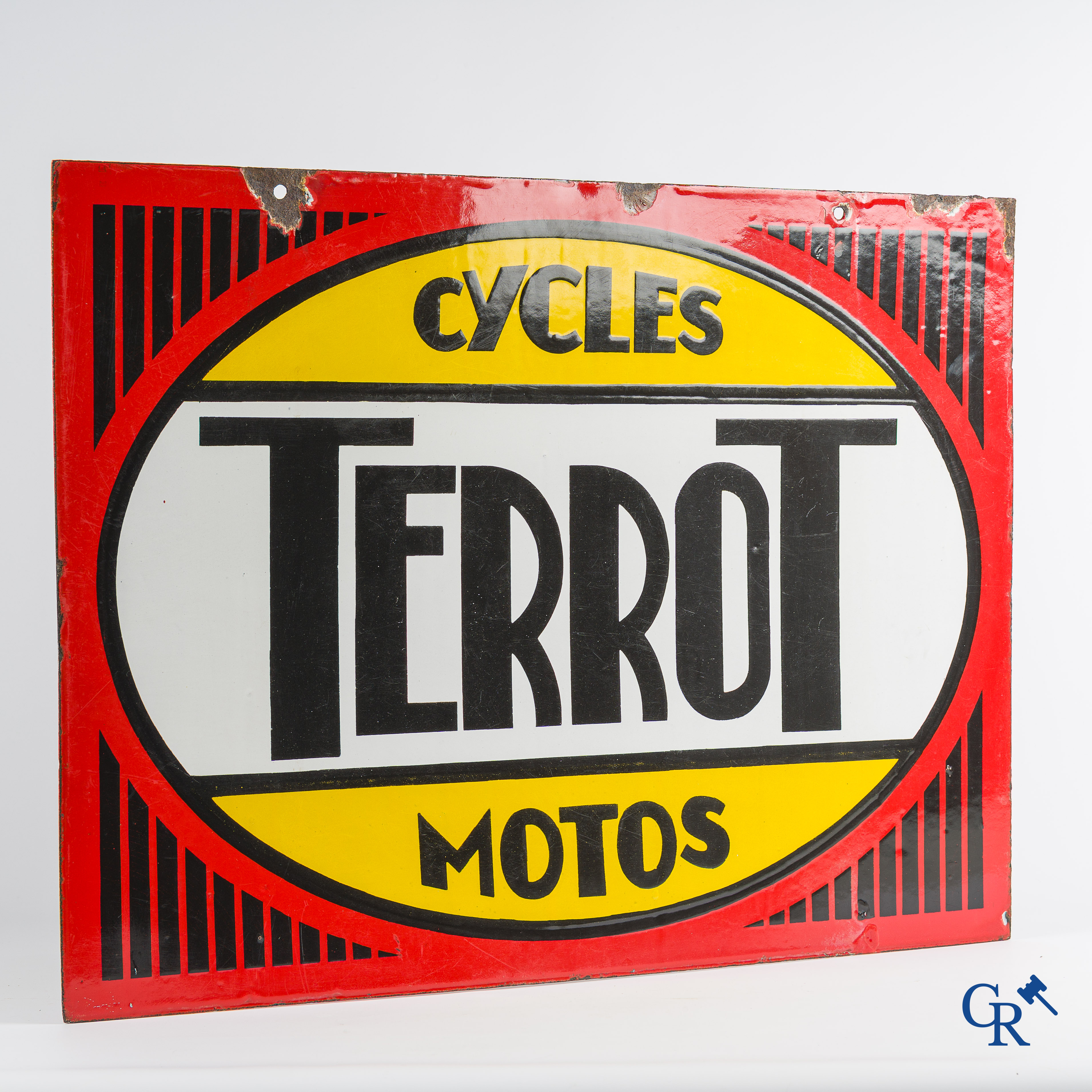 Terrot. Dubbelzijdig emaille reclamebord voor de fietsen en motorfietsen van het merk Terrot. 30'er jaren.