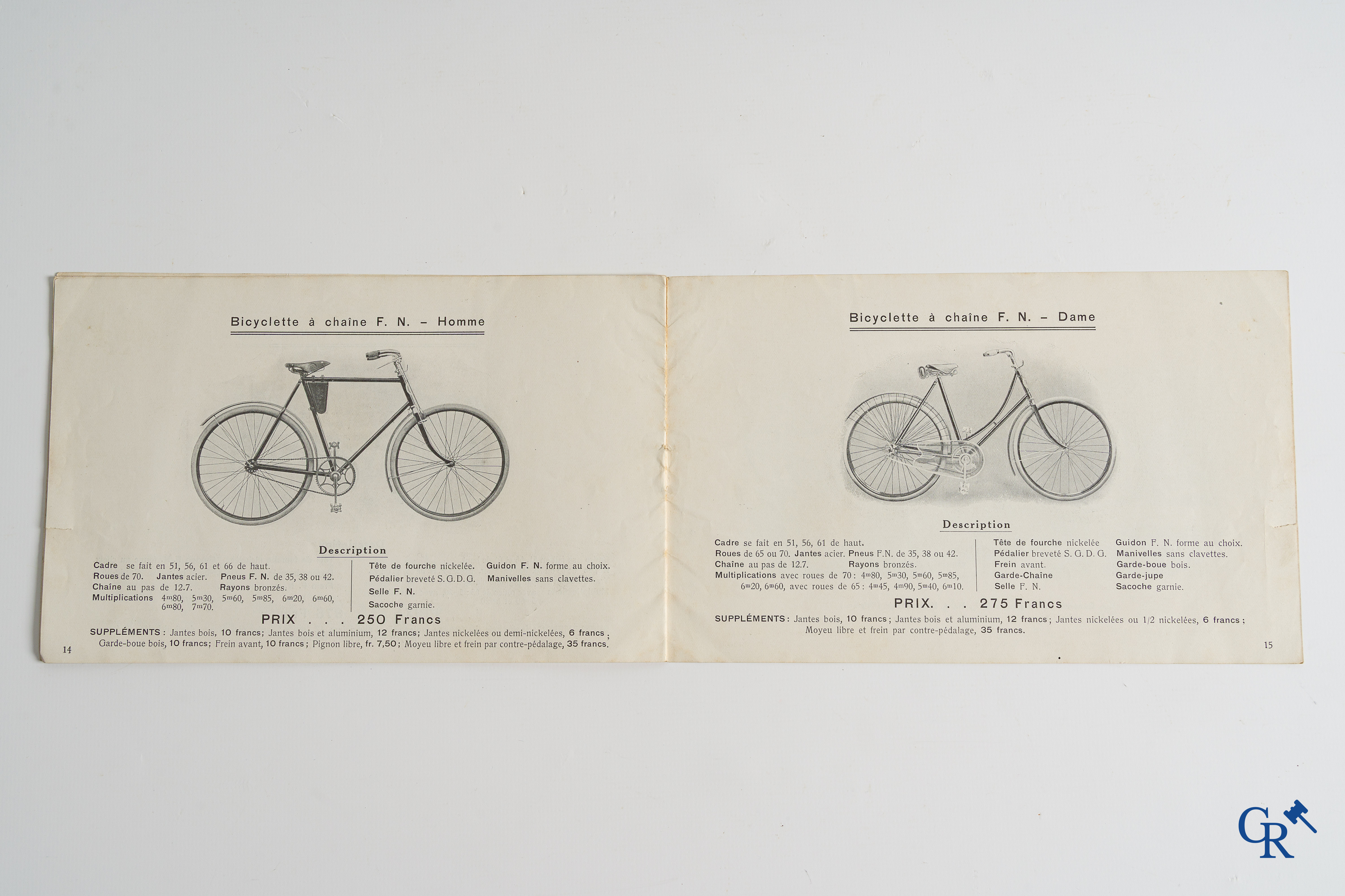 FN. Fabrique Nationale, Publiciteitsfolder voor fietsen, motorfietsen en auto's van F.N. Circa 1910.