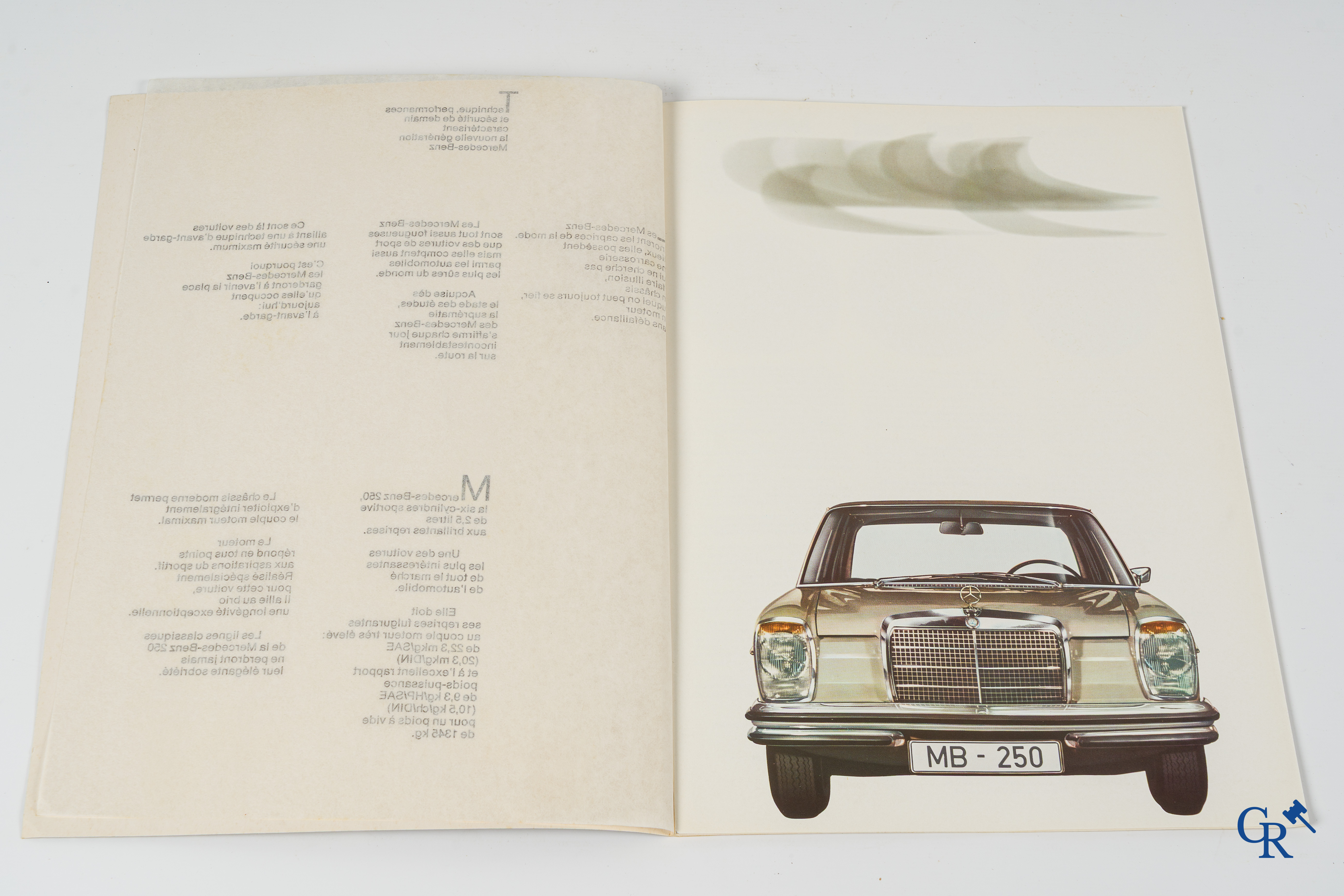 Automobilia. Mercedes Benz. 11 originele luxe publiciteitsfolders.