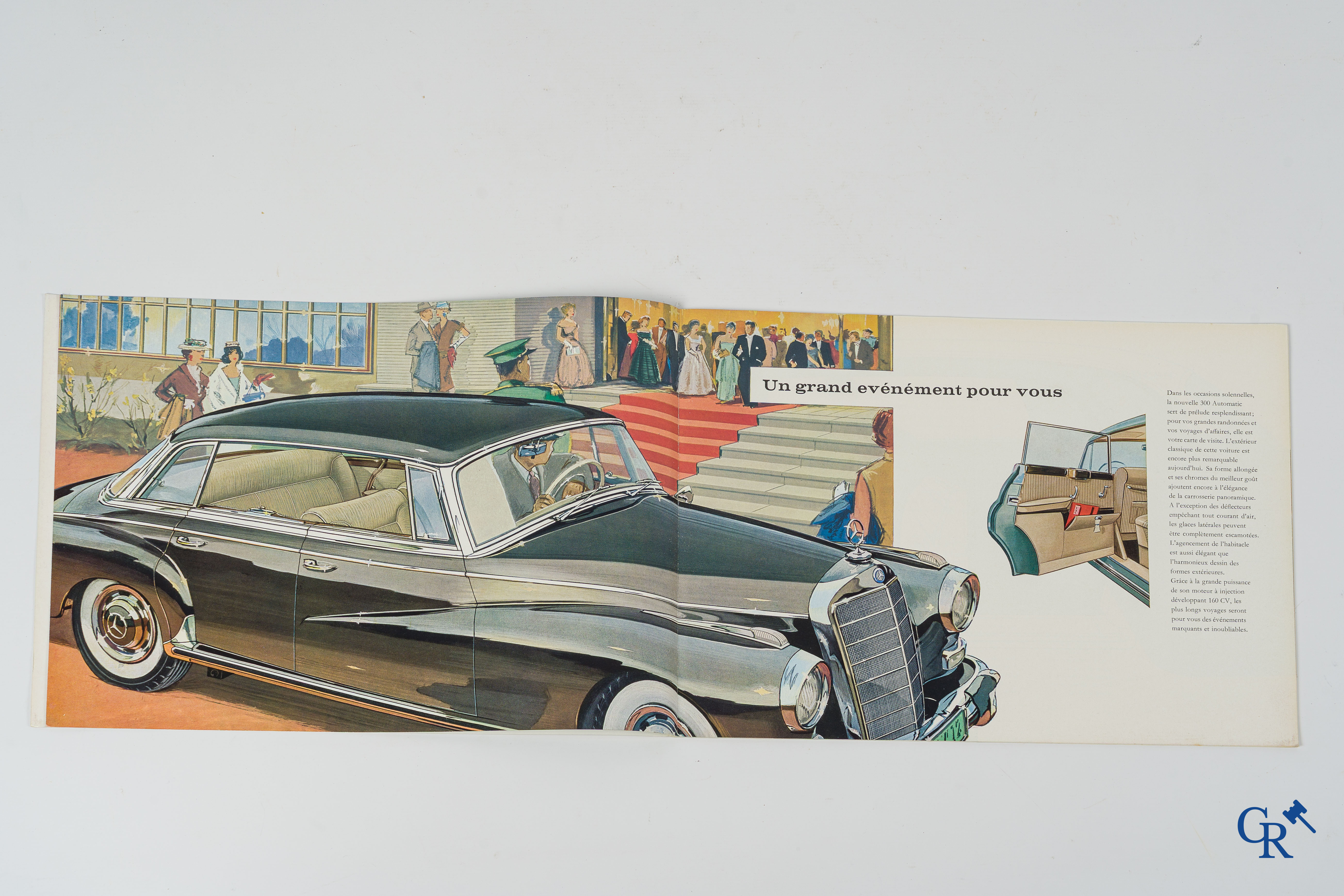 Automobilia. Mercedes Benz. Lot met 5 luxe catalogen of publiciteitsfolders voor diverse modellen.