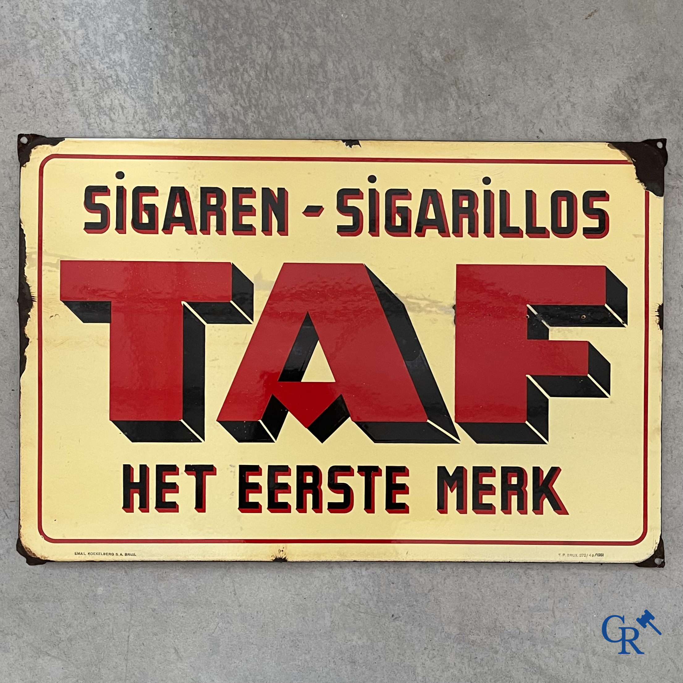 Publiciteit. Emaille reclamebord voor de Sigaren en Sigarillos van TAF. Emaillerie Koekelberg 1951.