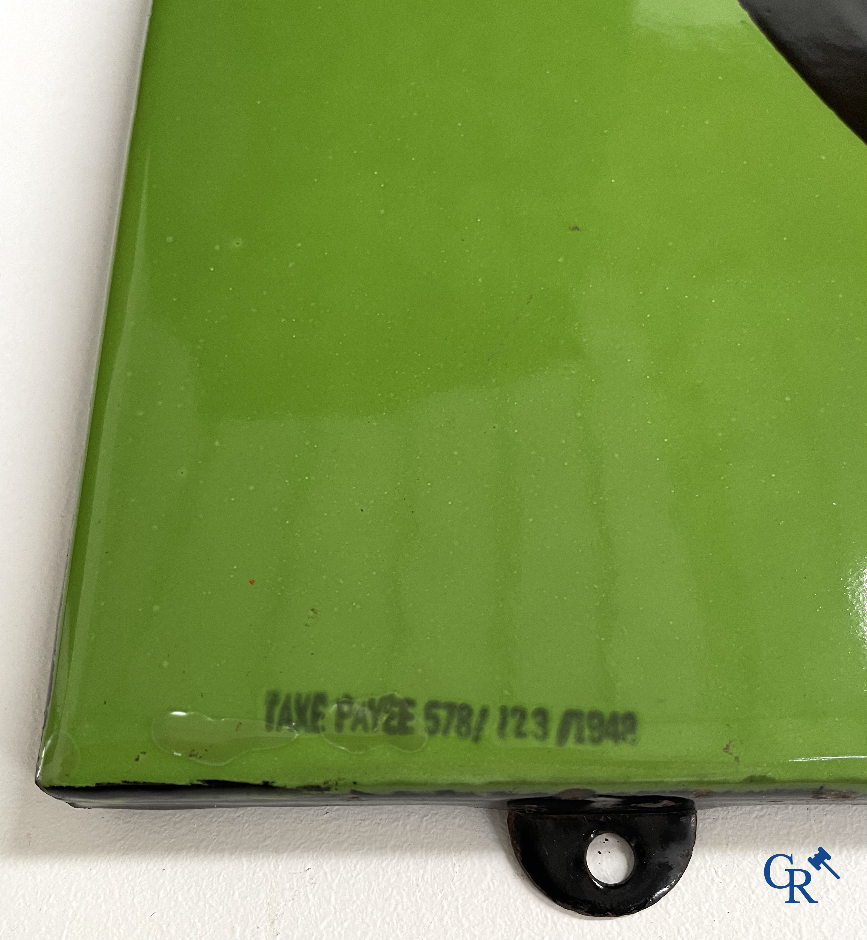 Castrol Motor Oil, emaille reclamebord voor Castrol motor olie. Zeldzame versie met 2 zwart omcirkelde logo's. 1948.