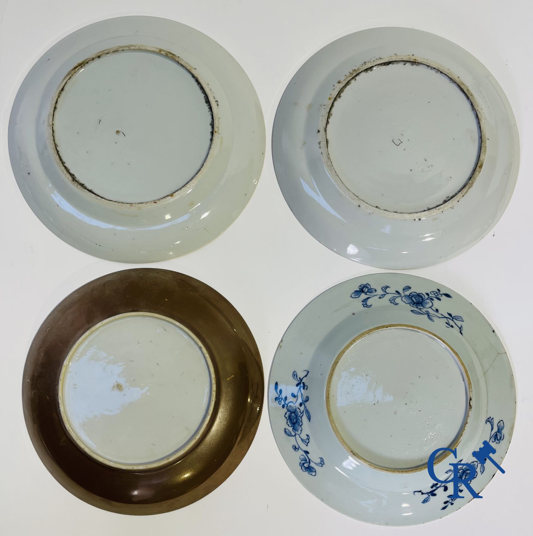 Porcelaine chinoise: 16 pièces de porcelaine chinoise XVIIIème et XIXème.