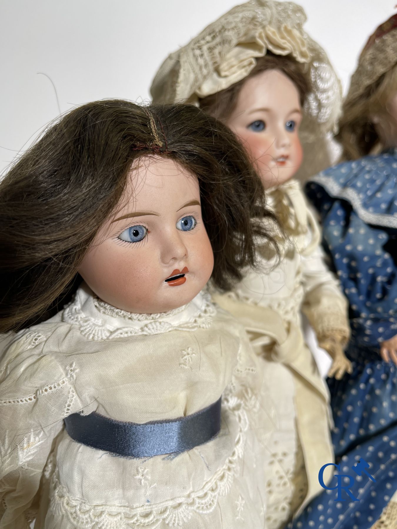 Toys: antique dolls: 4 antique dolls with porcelain head.