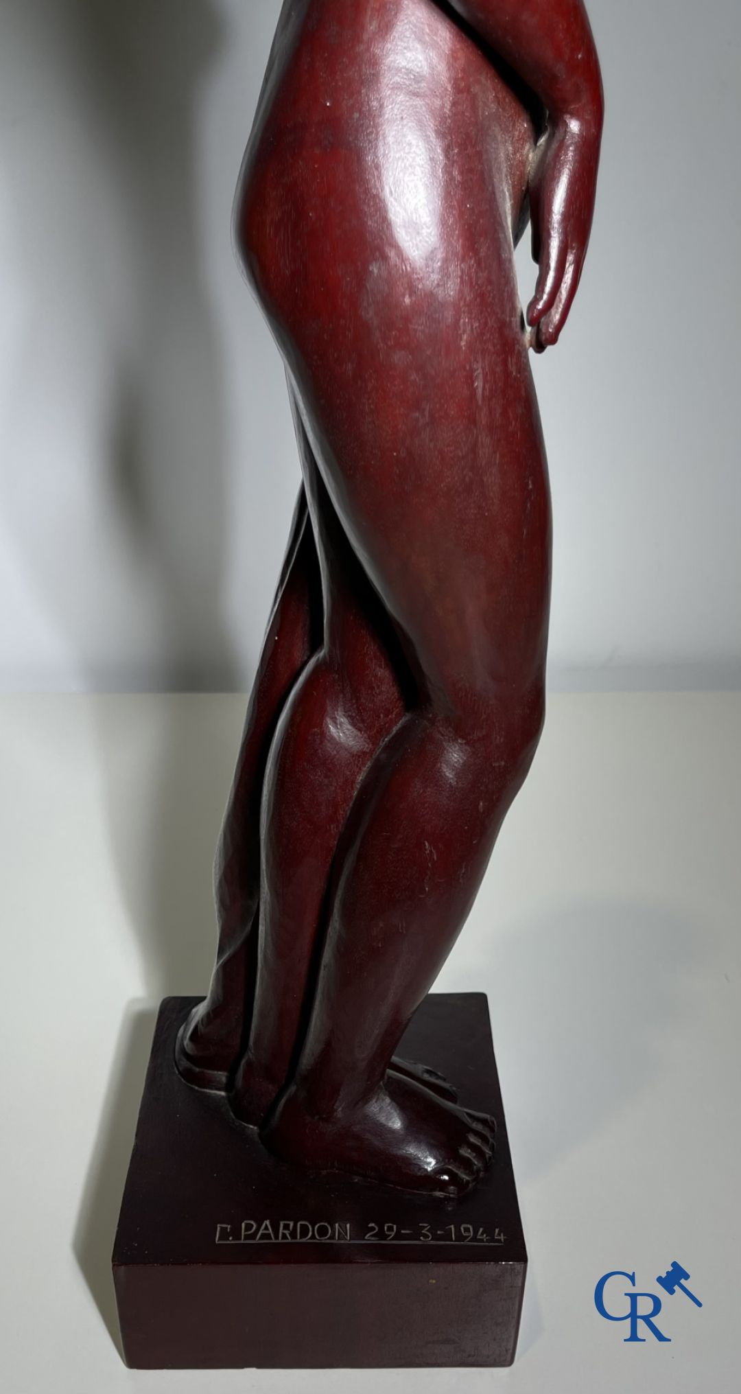 Clément Pardon(*) (Louvain 1901-1979) Sculpture d'une nue debout en bois exotique.