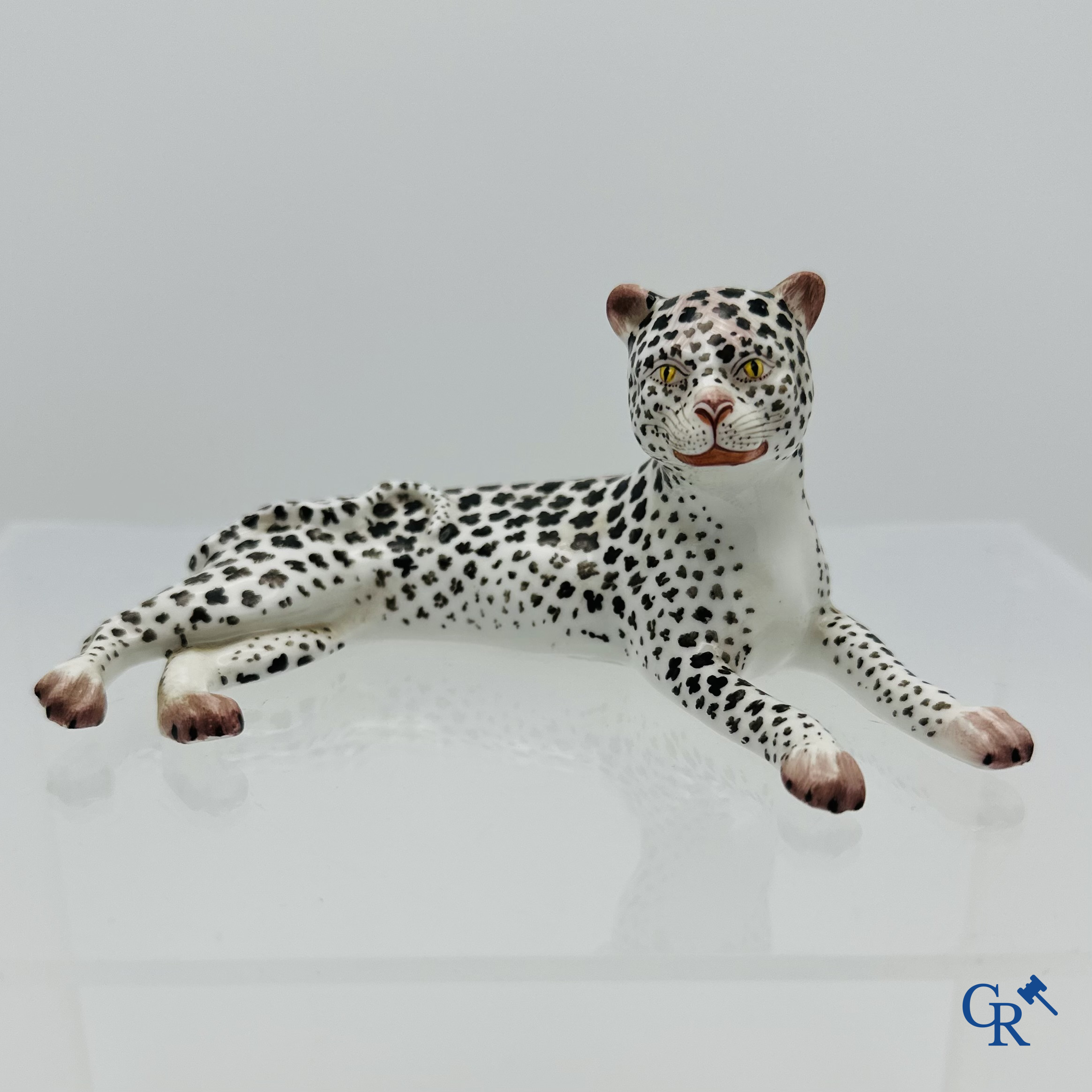 Meissen: Model of a leopard in Meissen Porcelain. Marked.