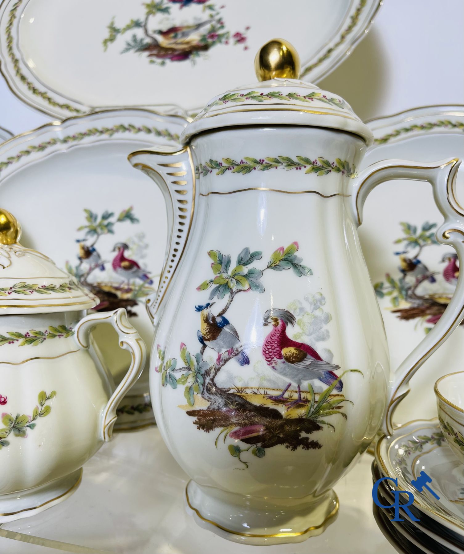 Limoges. L. Bernardaud & Cie. Prachtig servies in Limoges porselein. Model Chevreuse.