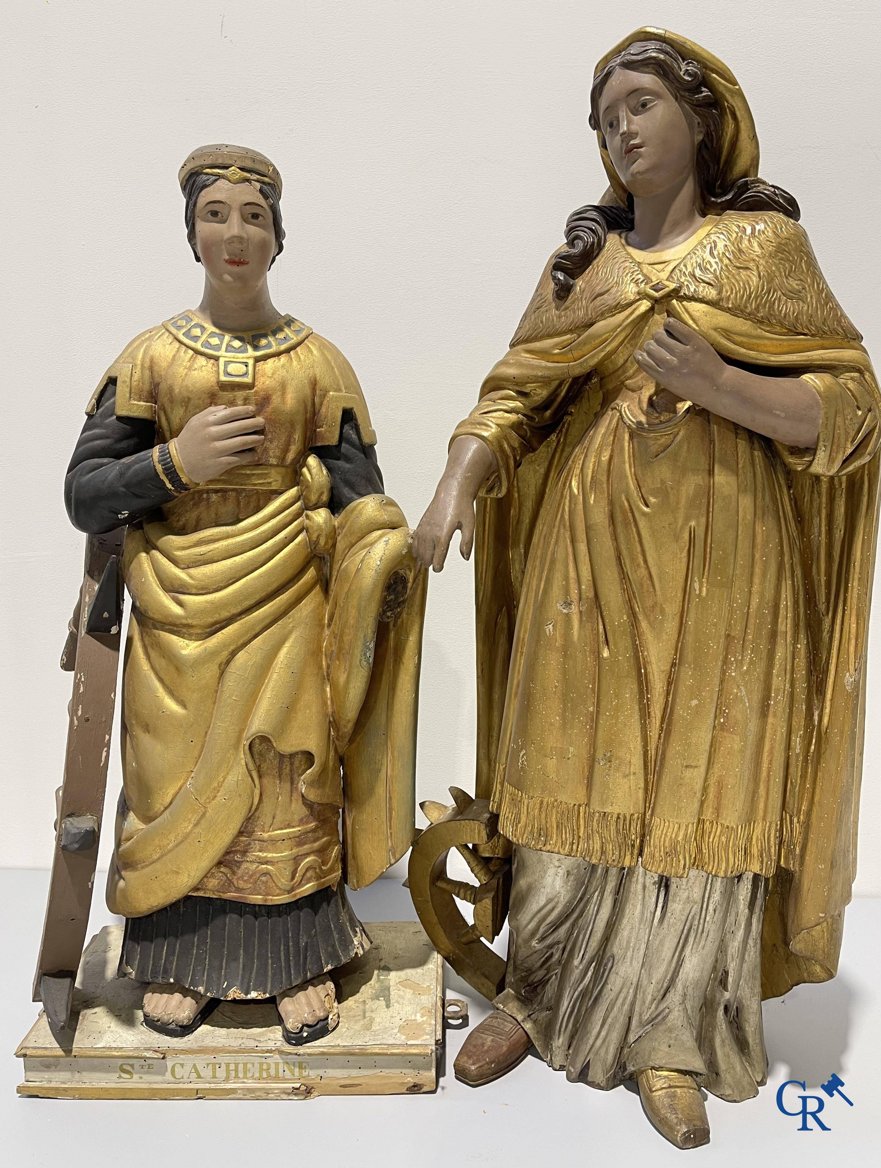 2 statues en bois polychrome représentant Sainte Catherine d'Alexandrie. Fin XVIIIème - début XIXème siècle.