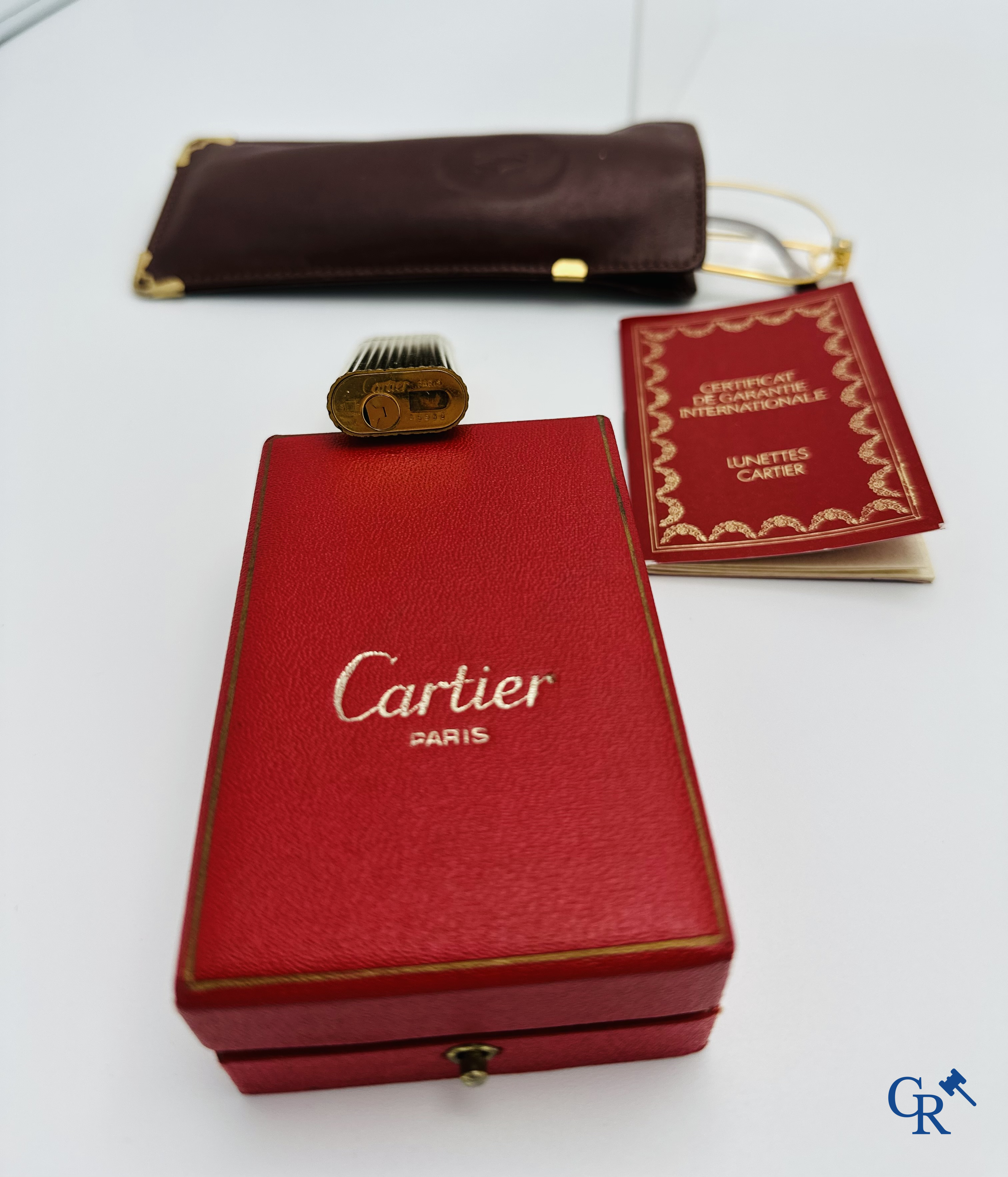 Cartier à Paris: Briquet et lunettes dans leur étui d'origine.