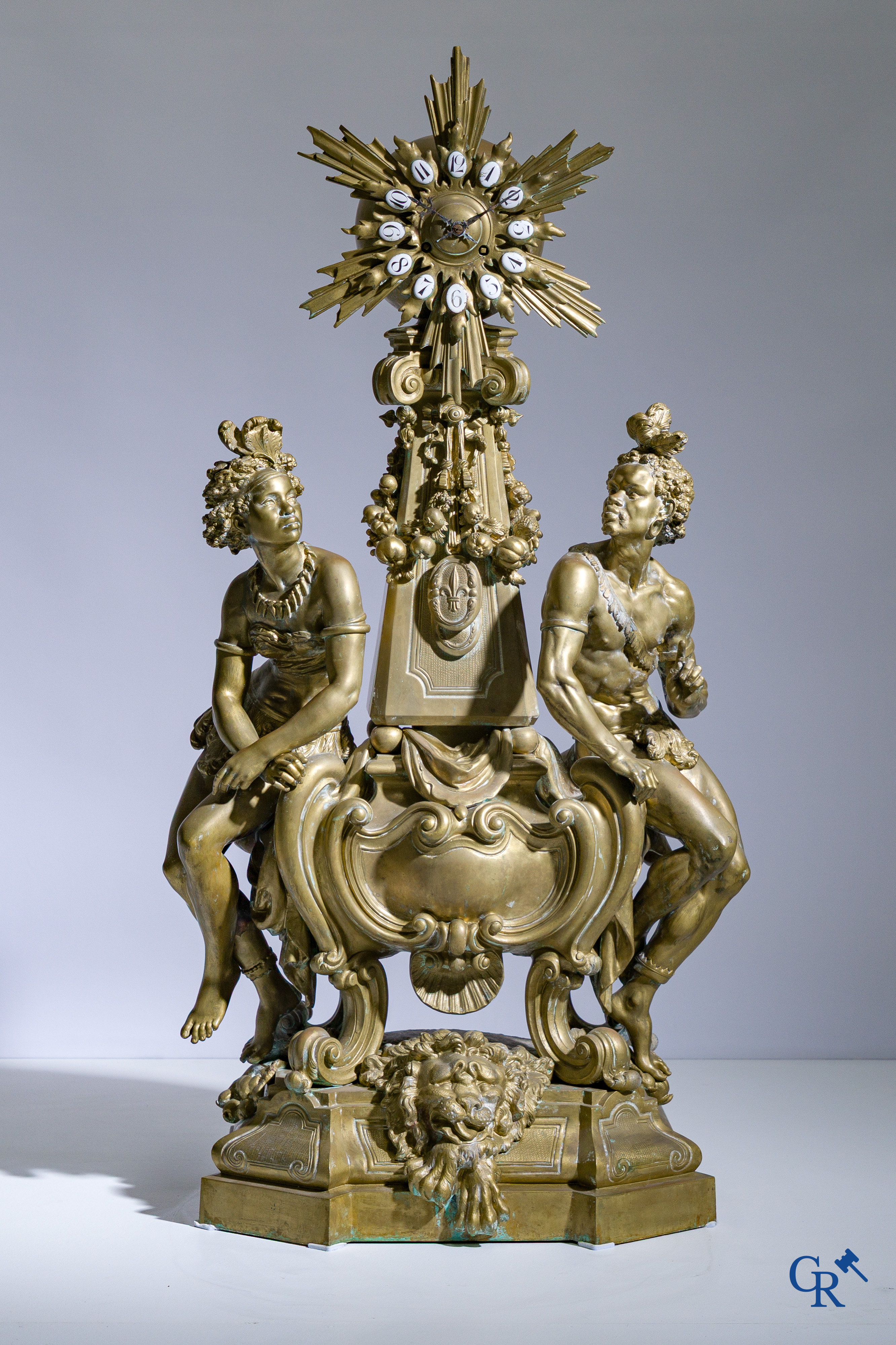Frédéric-Eugène Piat en Samuel Marti. Uitzonderlijke pendule in brons met Nubische figuren. Circa 1860-1870.