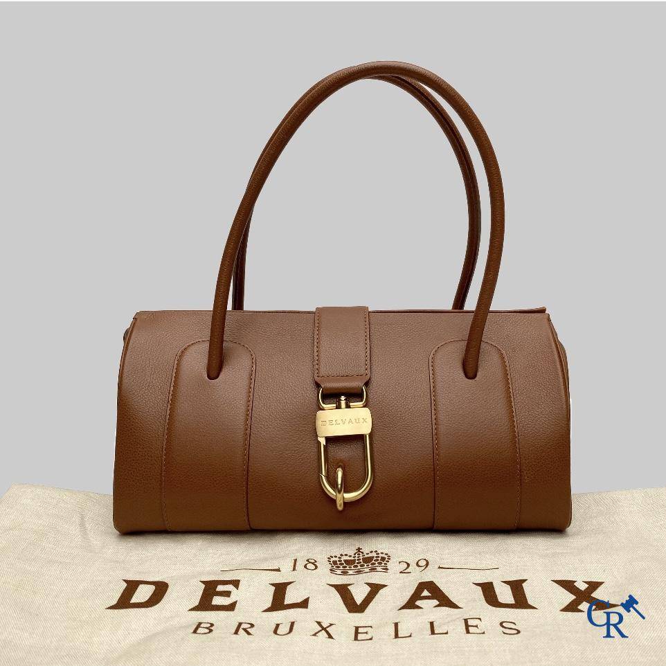 Delvaux: Modèle "George". Couleur fauve.