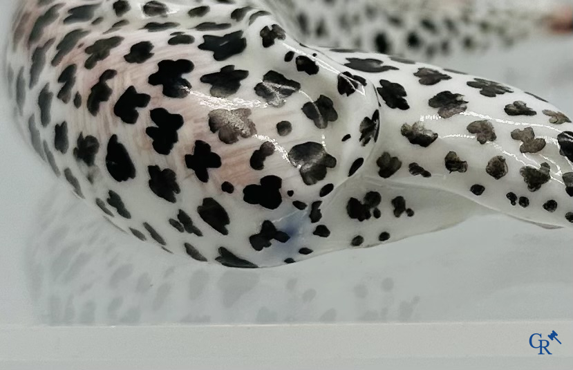 Meissen: Model of a leopard in Meissen Porcelain. Marked.