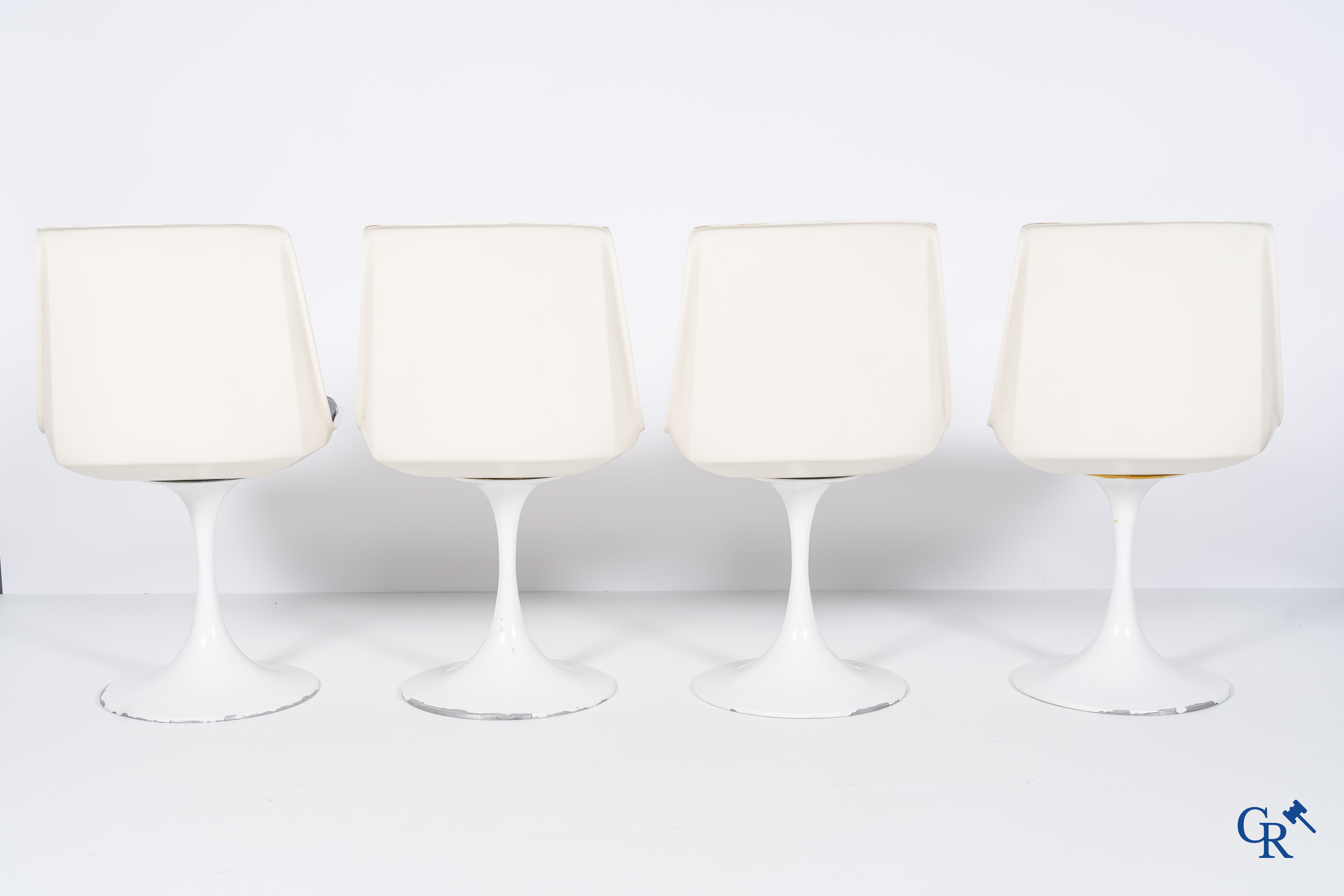 Design table with 4 chairs in the manner of Eero Saarinen, circa 1980.