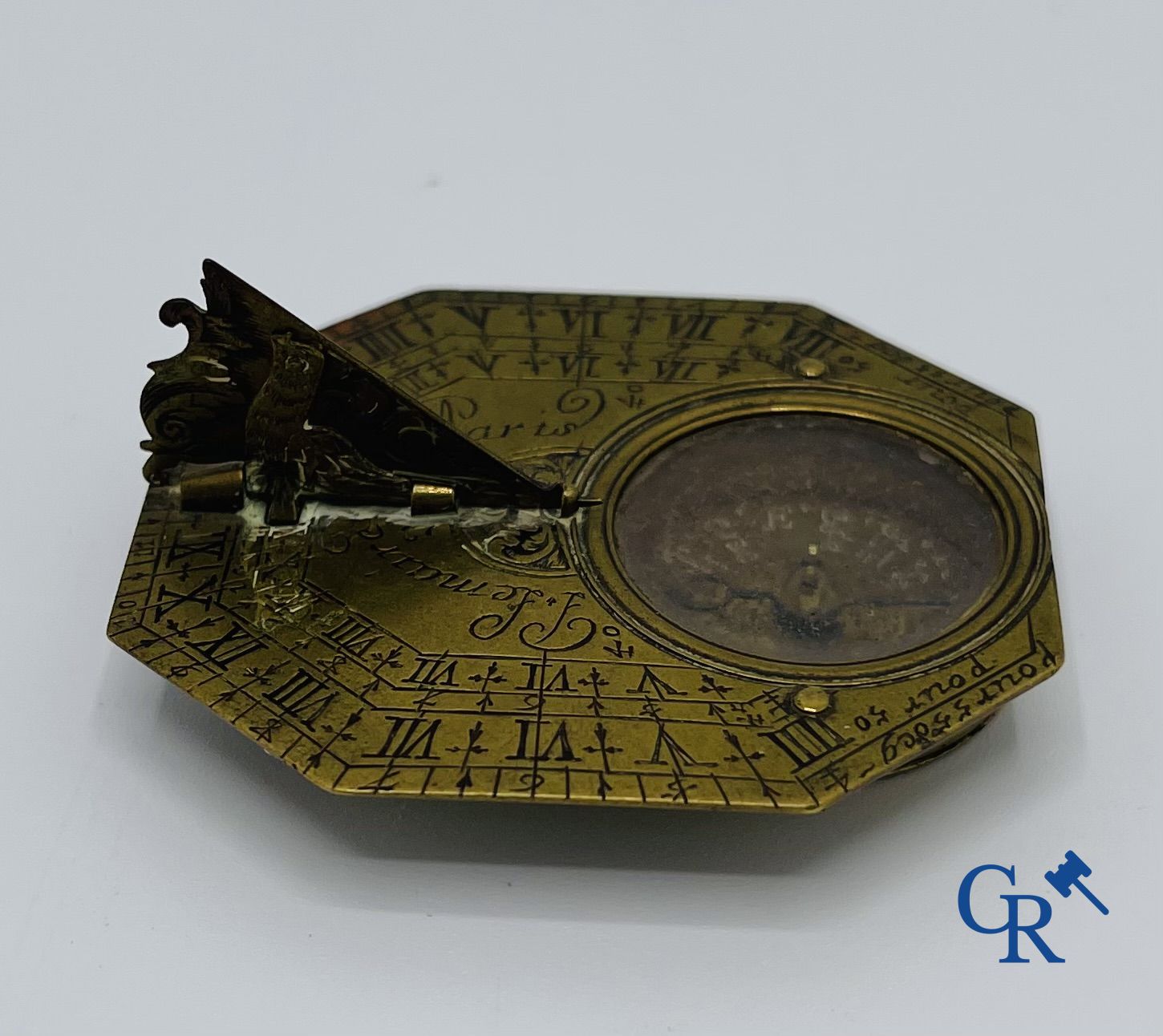 Lemaire à Paris: Octagonal pocket sundial and compass. Early 18th century.