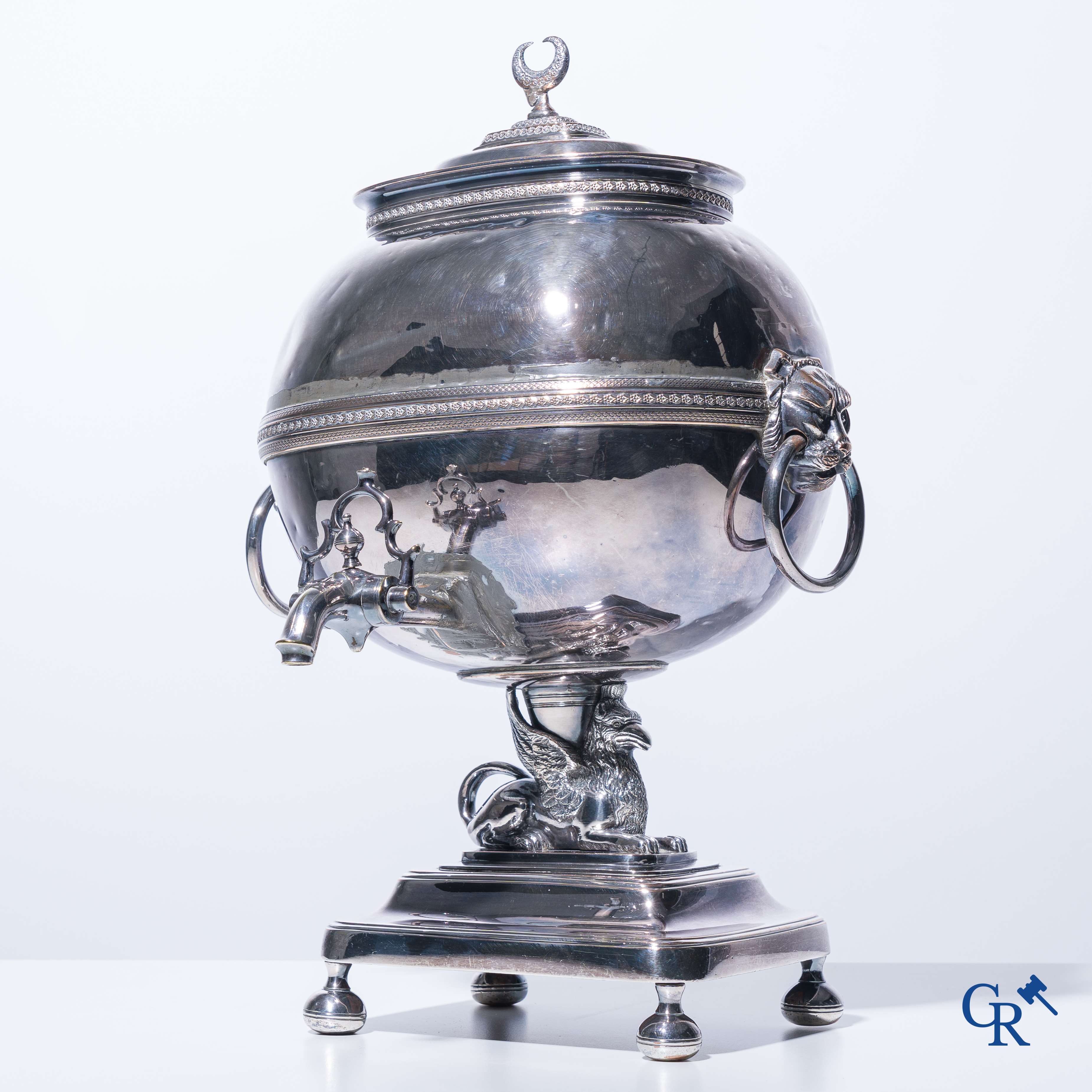 A silver-plated hot water urn. England, 18th-19th century.