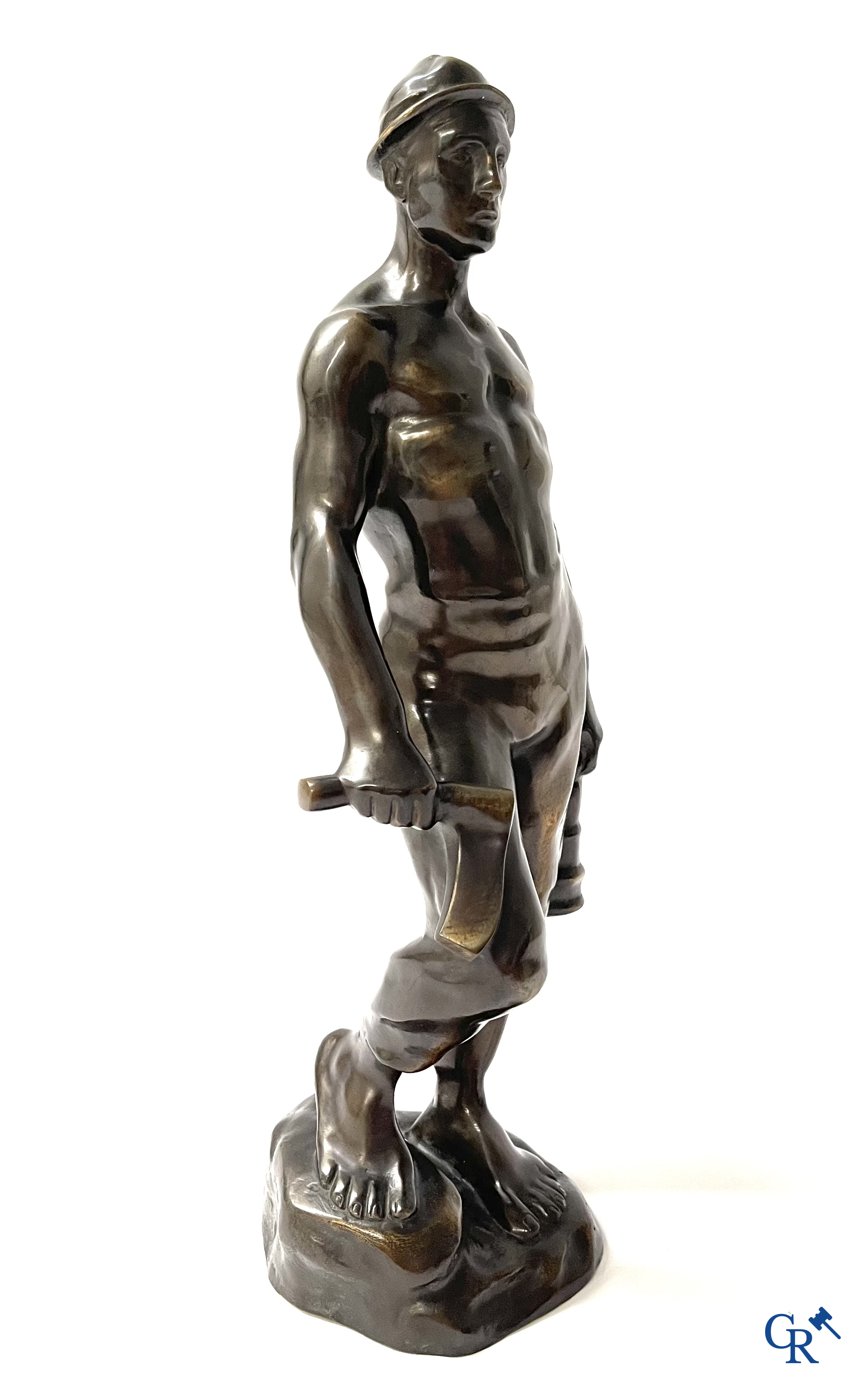 Constantin Emile Meunier (1831-1905) (d'après) Une paire de statues en bronze à patine brune, "Le Mineur" et "Le débardeur".