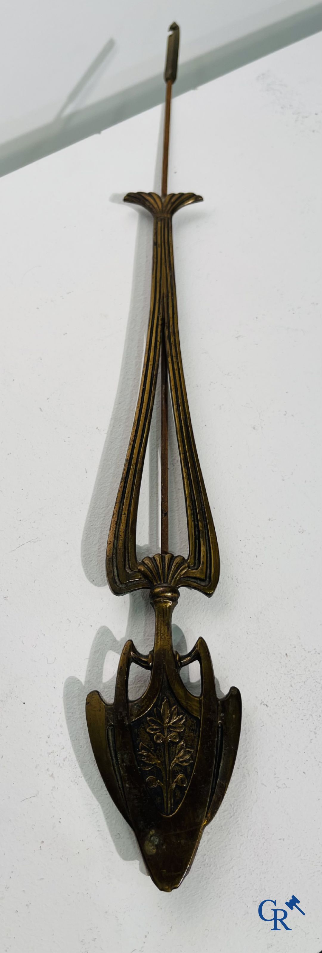 Art Nouveau: Uitzonderlijk bronzen klokstel in Jugendstil.