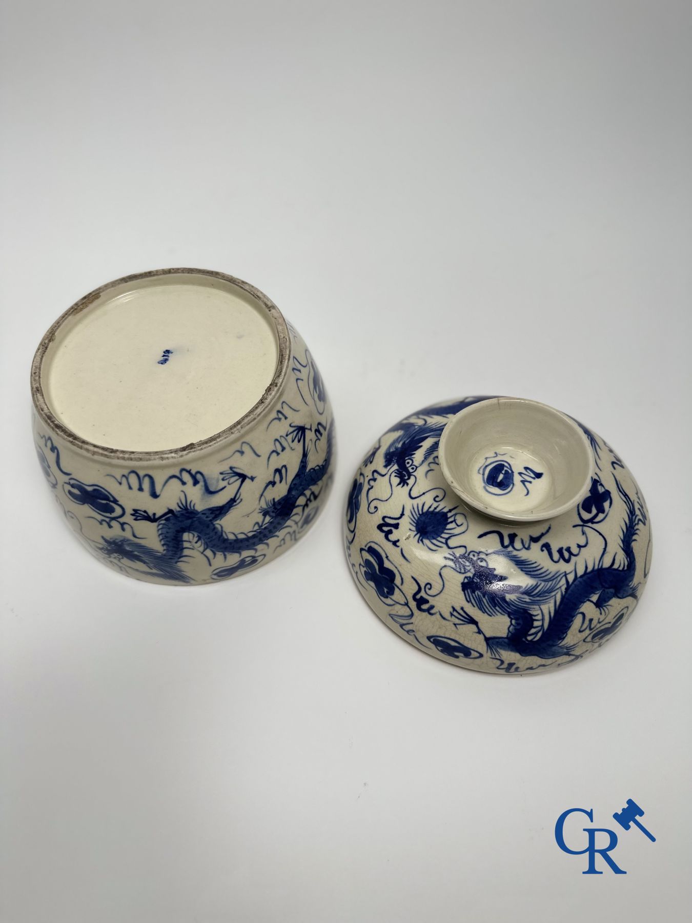 Large lot of blue and white Chinese porcelain for the Vietnamese market. 