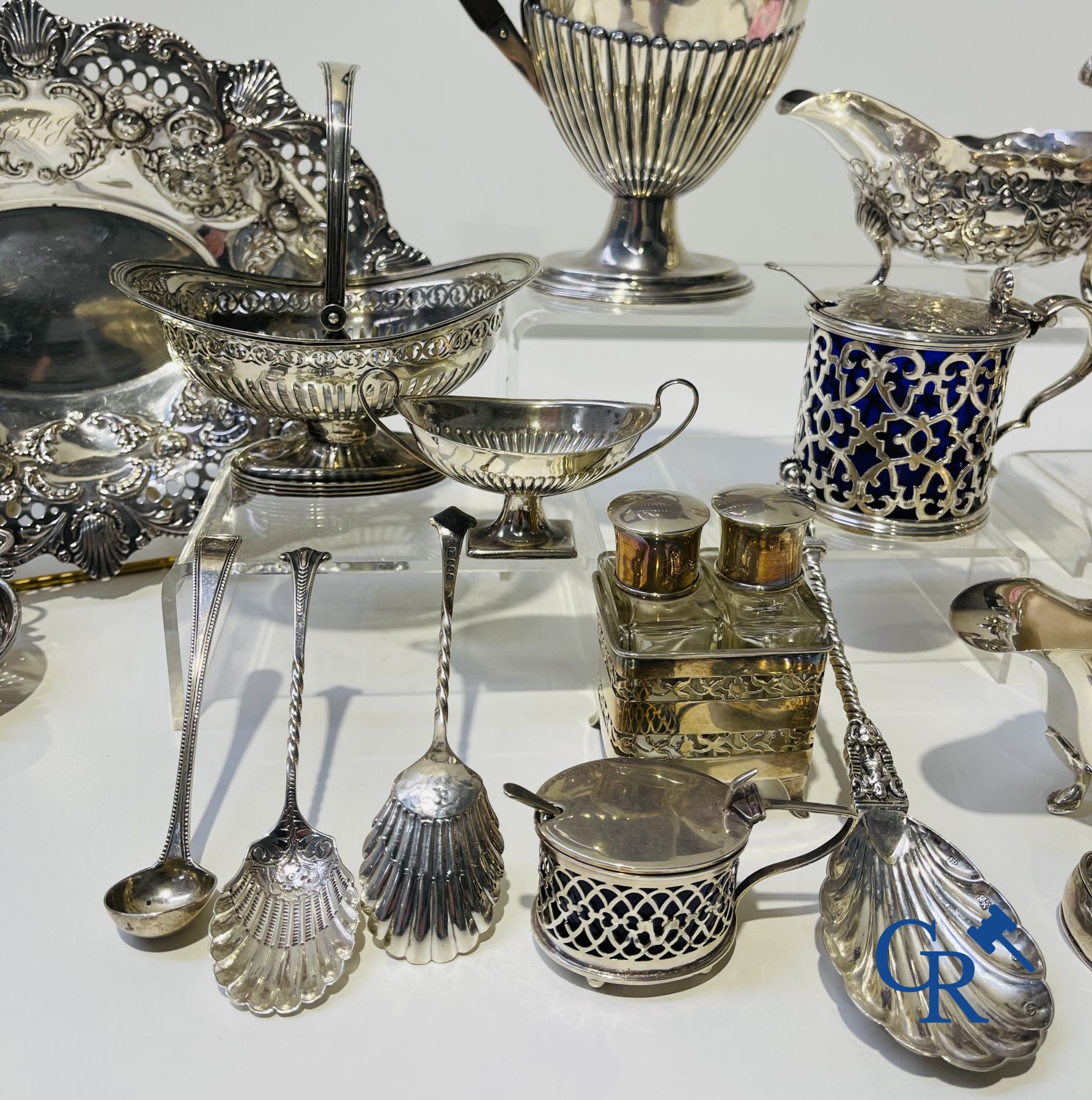 Silver: Important lot with various pieces of English silver. (various hallmarks) 19th-20th century.