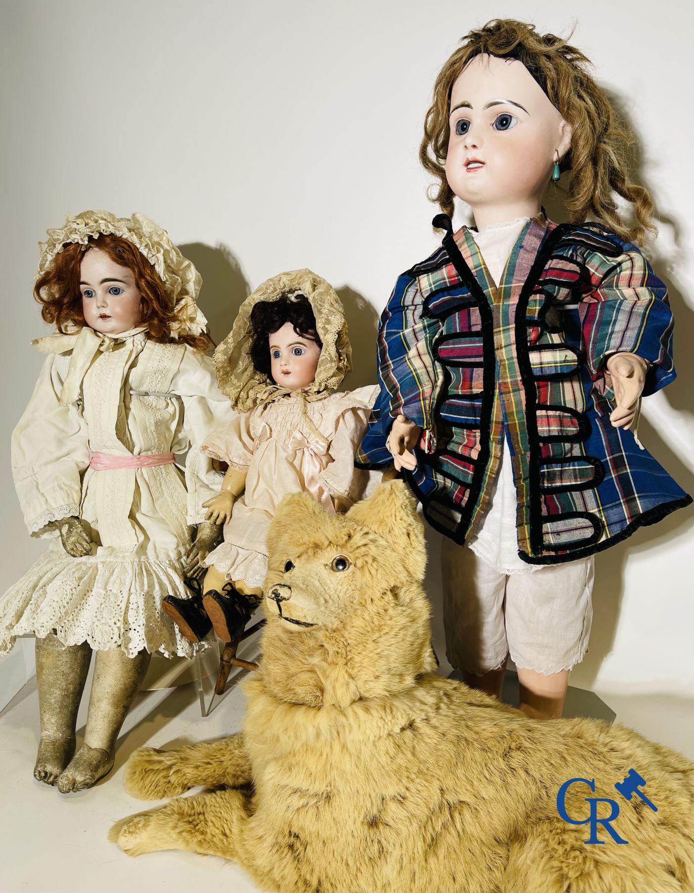 Toys: antique dolls. 3 dolls with porcelain head and a dog in fur.