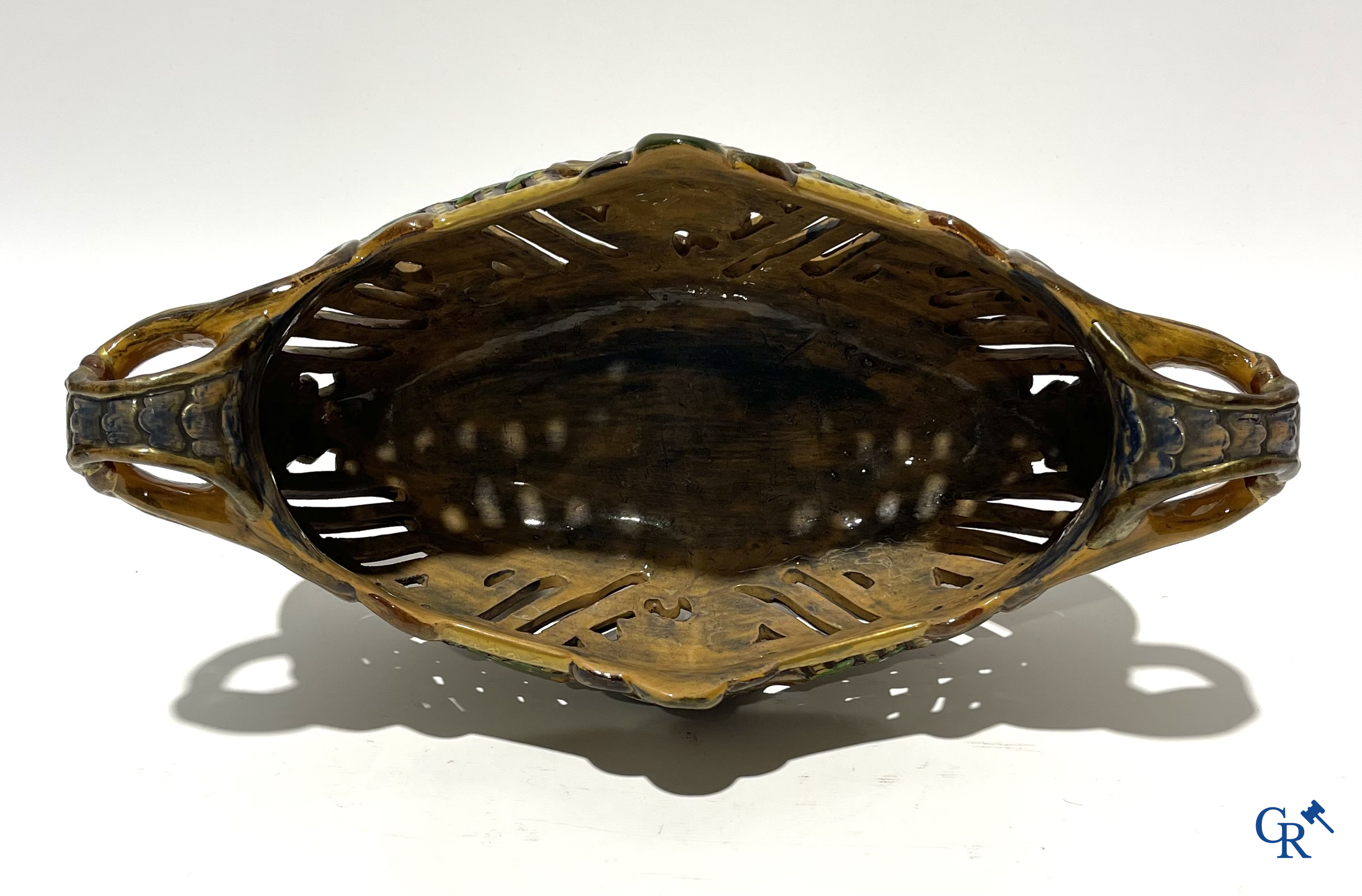 Emile Gallé Nancy, groot tafelmiddenstuk in geëmailleerde faience. Gesigneerd Gallé Nancy deposé.